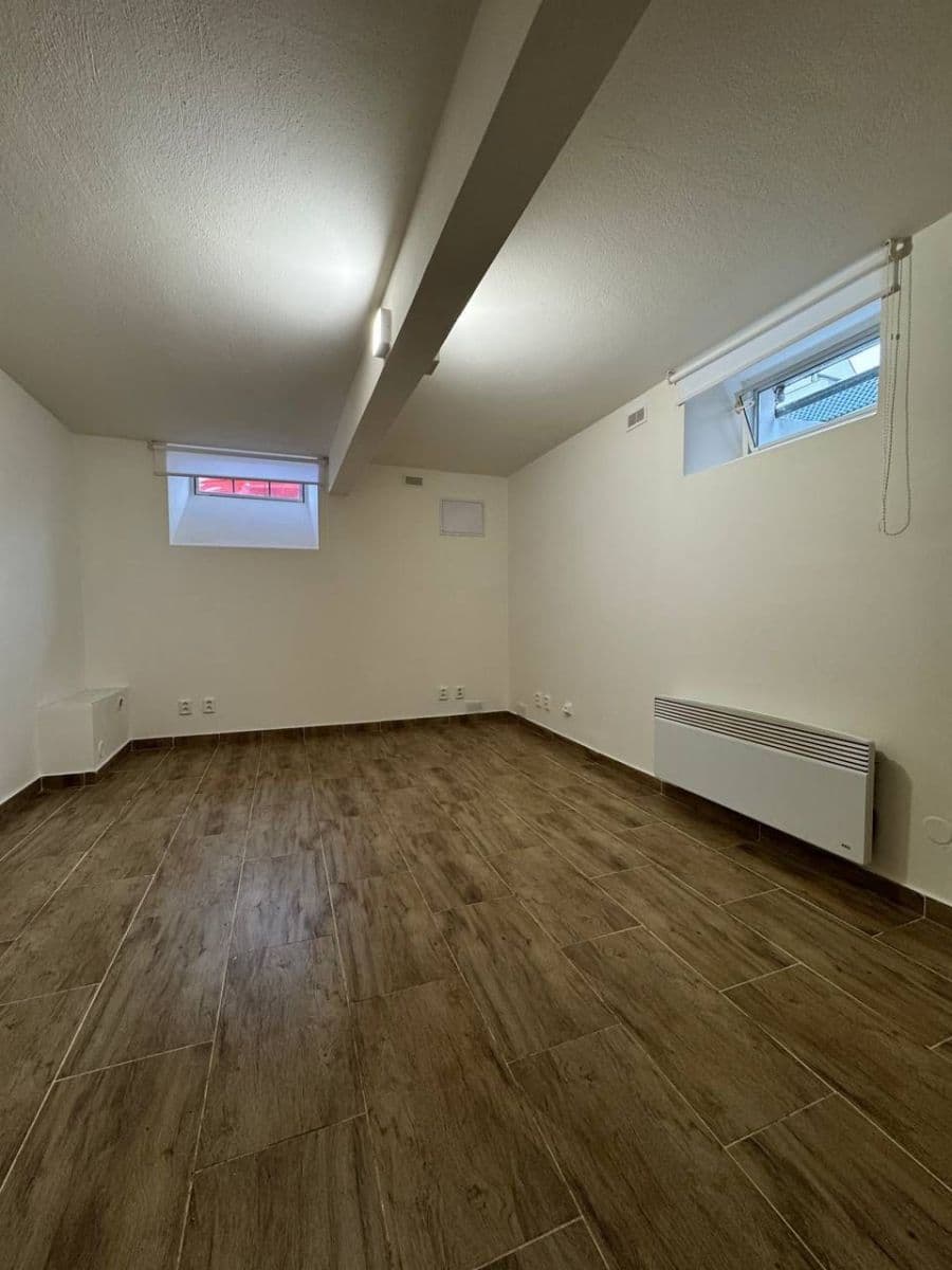 Pronájem bytu 2+kk 39 m², Pivoňková, Praha, Praha Pronájem bytu 2+kk 39 m², Pivoňková, Praha, Praha