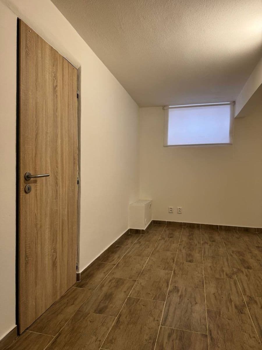 Pronájem bytu 2+kk 39 m², Pivoňková, Praha, Praha Pronájem bytu 2+kk 39 m², Pivoňková, Praha, Praha