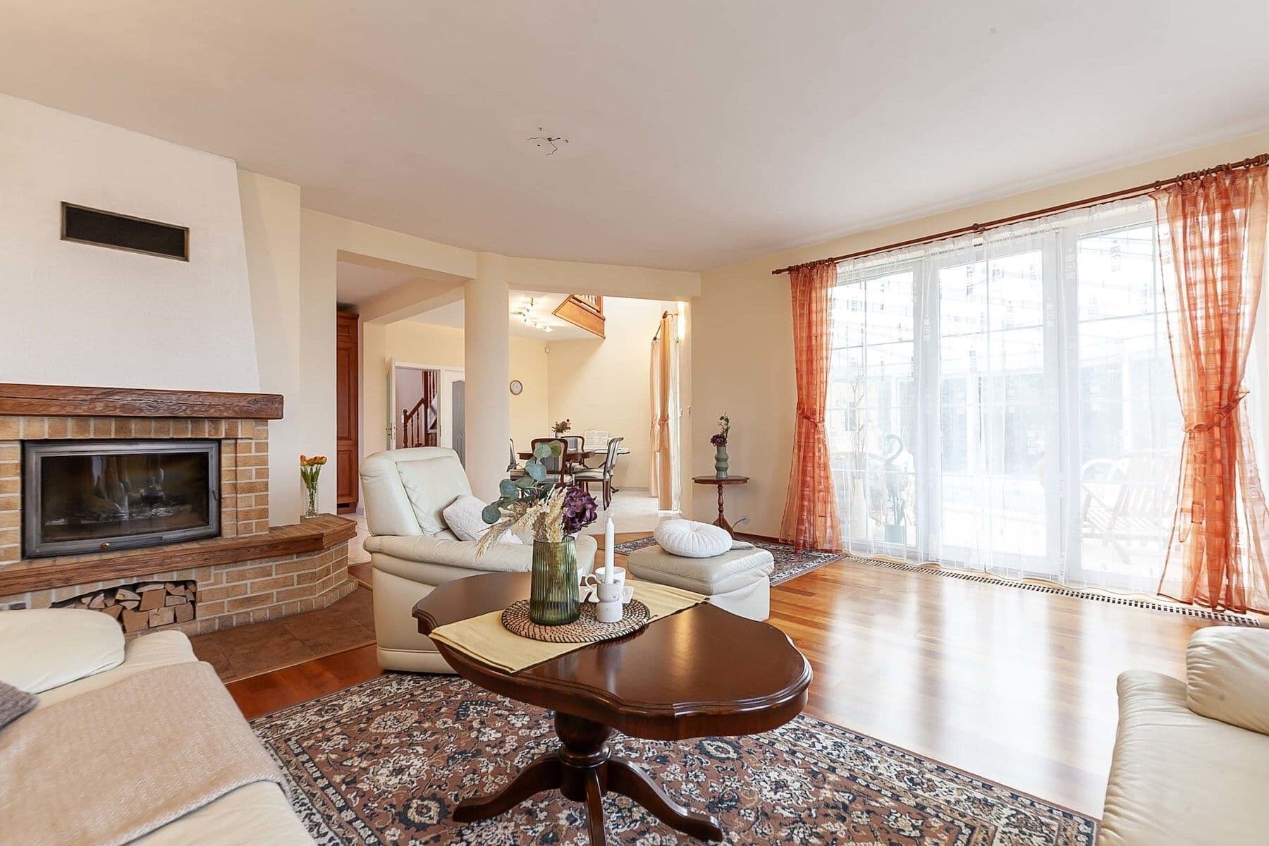 Prodej domu 348 m², pozemek 1.135 m², Sulice, Středočeský kraj Prodej domu 348 m², pozemek 1.135 m², Sulice, Středočeský kraj
