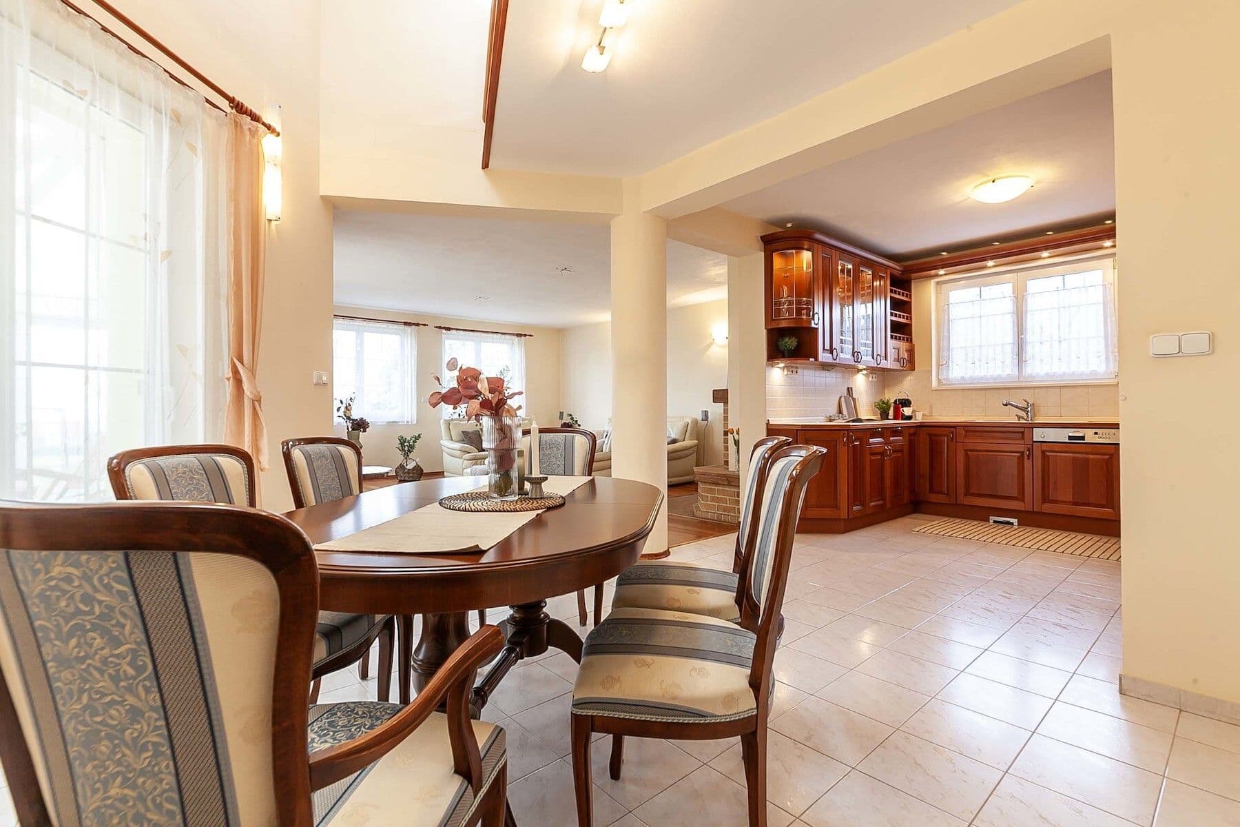 Prodej domu 348 m², pozemek 1.135 m², Sulice, Středočeský kraj Prodej domu 348 m², pozemek 1.135 m², Sulice, Středočeský kraj