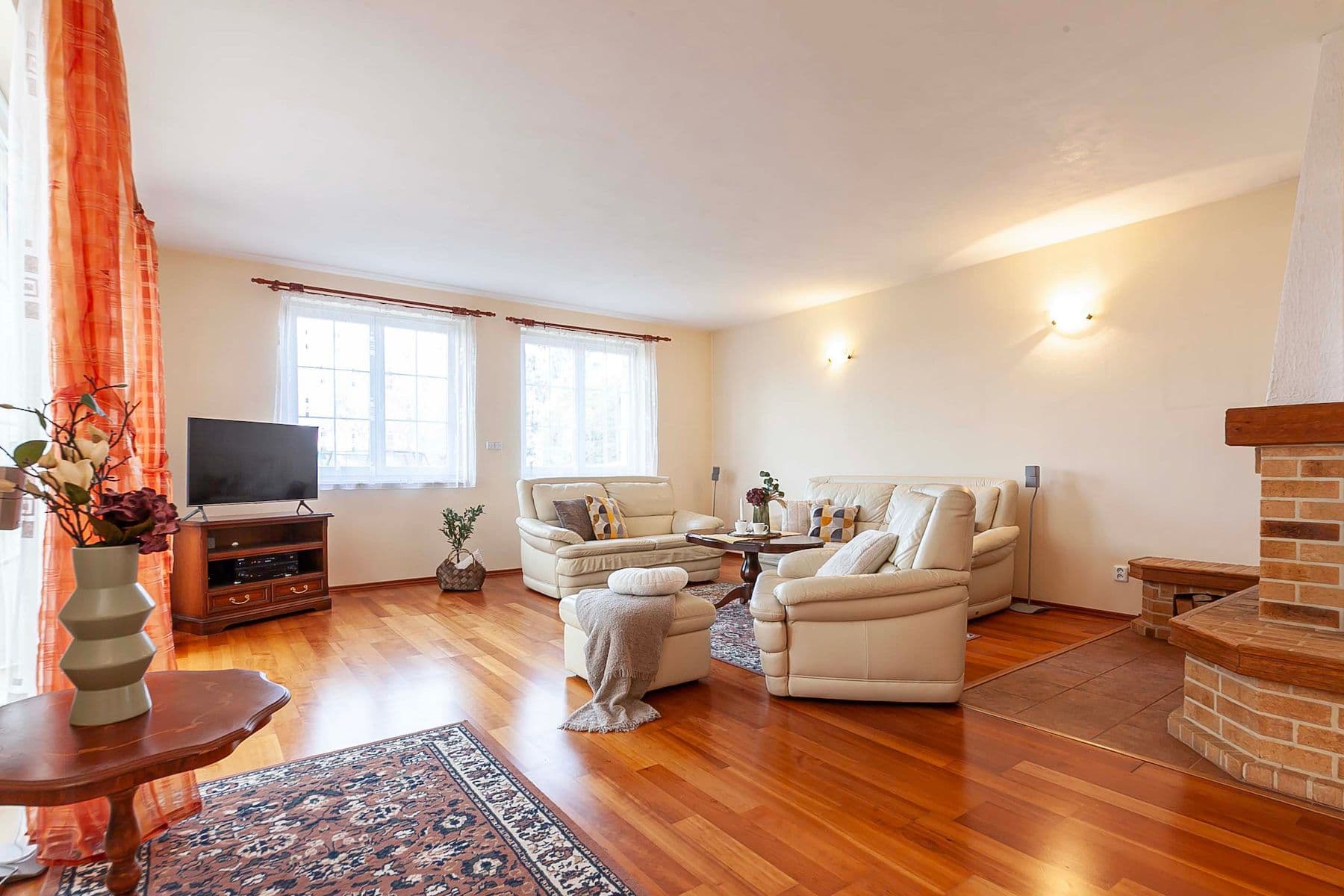 Prodej domu 348 m², pozemek 1.135 m², Sulice, Středočeský kraj Prodej domu 348 m², pozemek 1.135 m², Sulice, Středočeský kraj