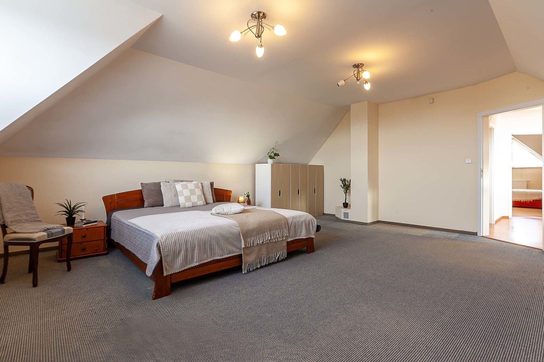 Prodej domu 348 m², pozemek 1.135 m², Sulice, Středočeský kraj Prodej domu 348 m², pozemek 1.135 m², Sulice, Středočeský kraj