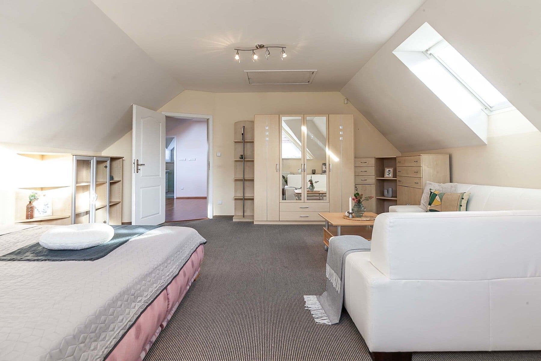 Prodej domu 348 m², pozemek 1.135 m², Sulice, Středočeský kraj Prodej domu 348 m², pozemek 1.135 m², Sulice, Středočeský kraj