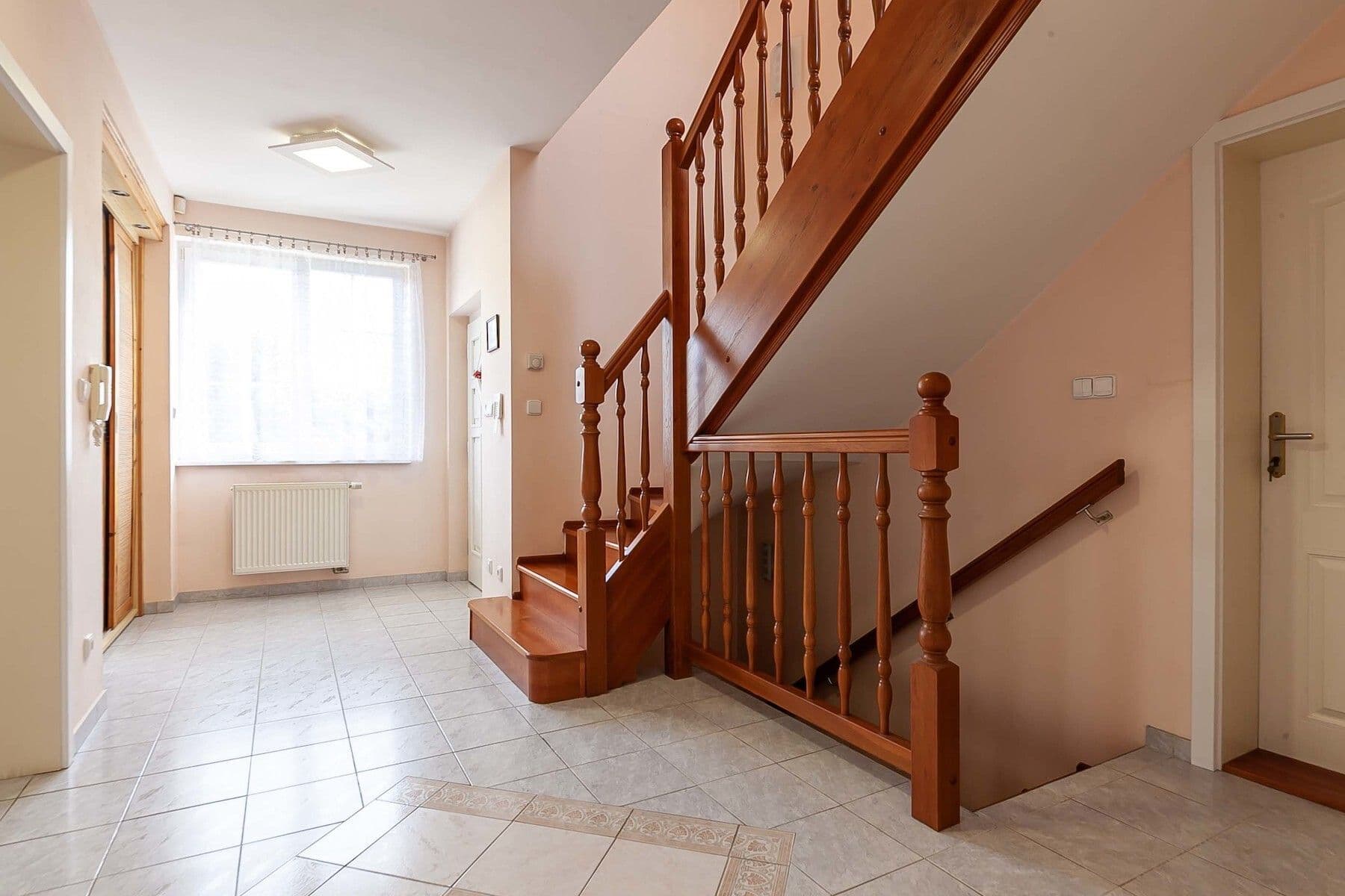 Prodej domu 348 m², pozemek 1.135 m², Sulice, Středočeský kraj Prodej domu 348 m², pozemek 1.135 m², Sulice, Středočeský kraj
