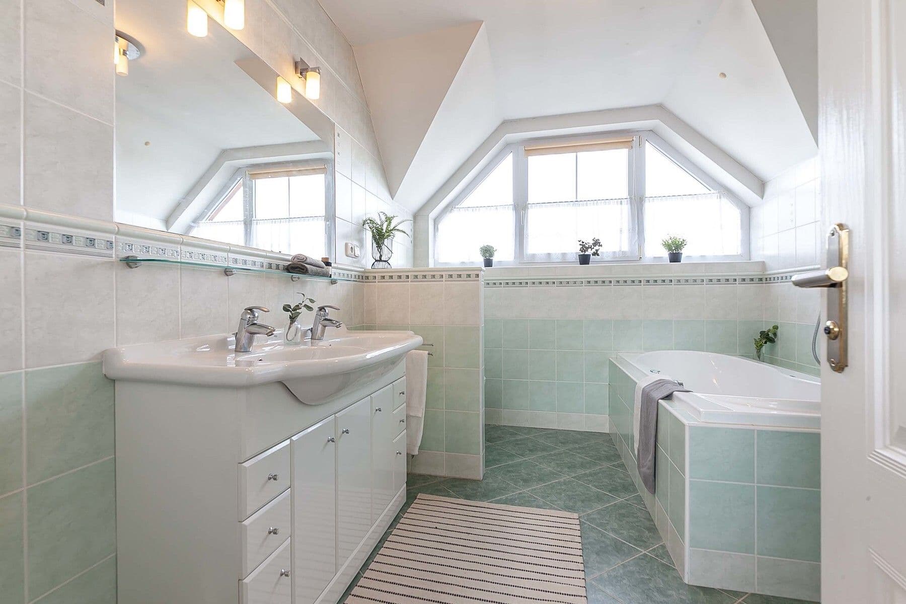 Prodej domu 348 m², pozemek 1.135 m², Sulice, Středočeský kraj Prodej domu 348 m², pozemek 1.135 m², Sulice, Středočeský kraj