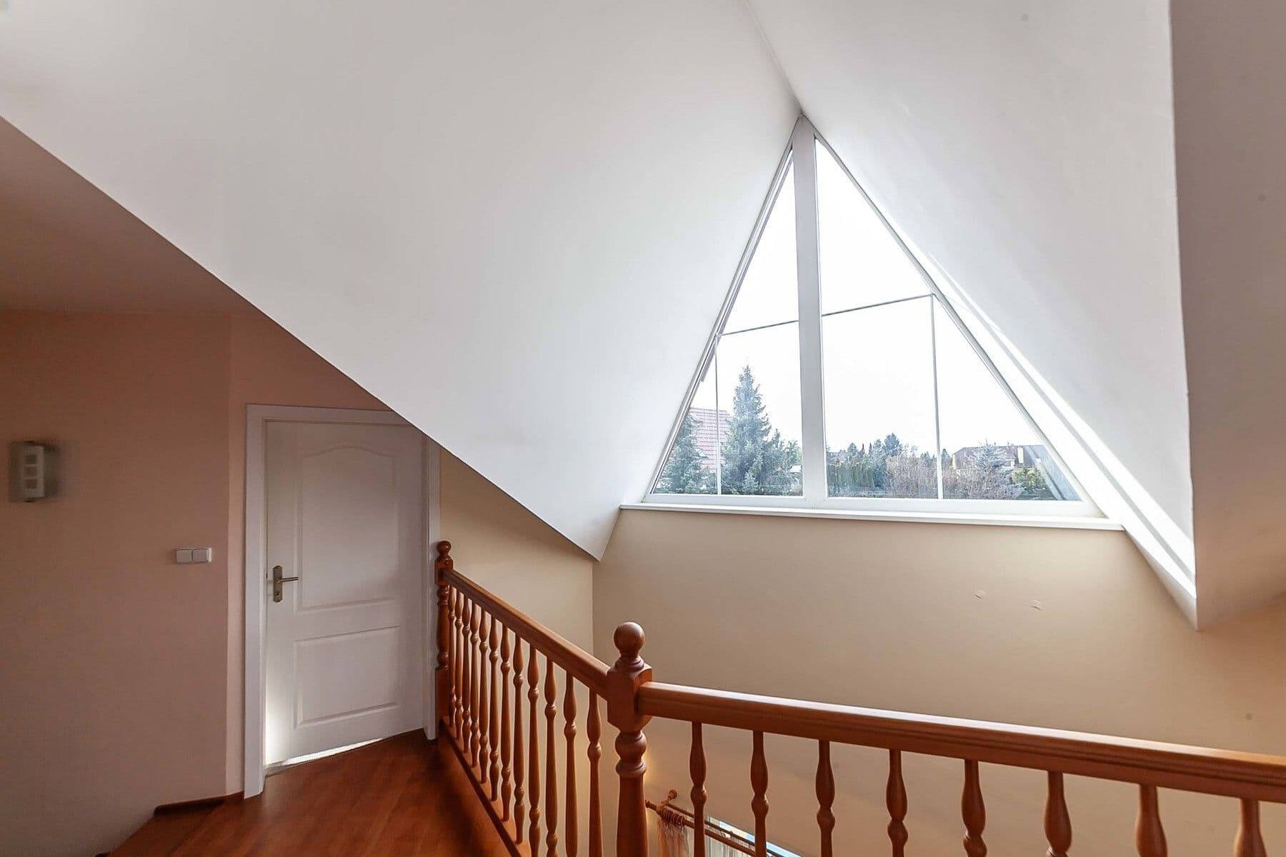 Prodej domu 348 m², pozemek 1.135 m², Sulice, Středočeský kraj Prodej domu 348 m², pozemek 1.135 m², Sulice, Středočeský kraj