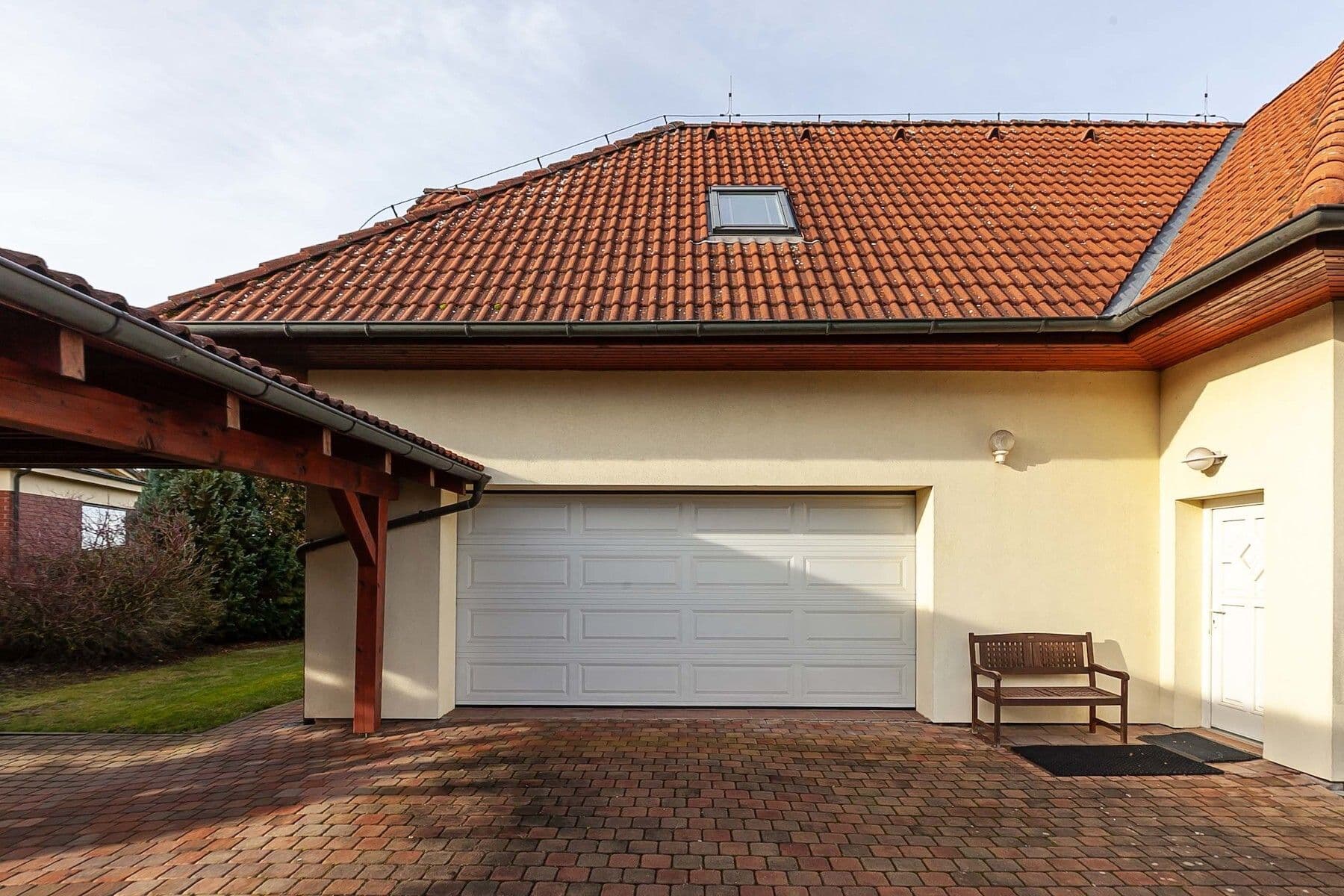 Prodej domu 348 m², pozemek 1.135 m², Sulice, Středočeský kraj Prodej domu 348 m², pozemek 1.135 m², Sulice, Středočeský kraj