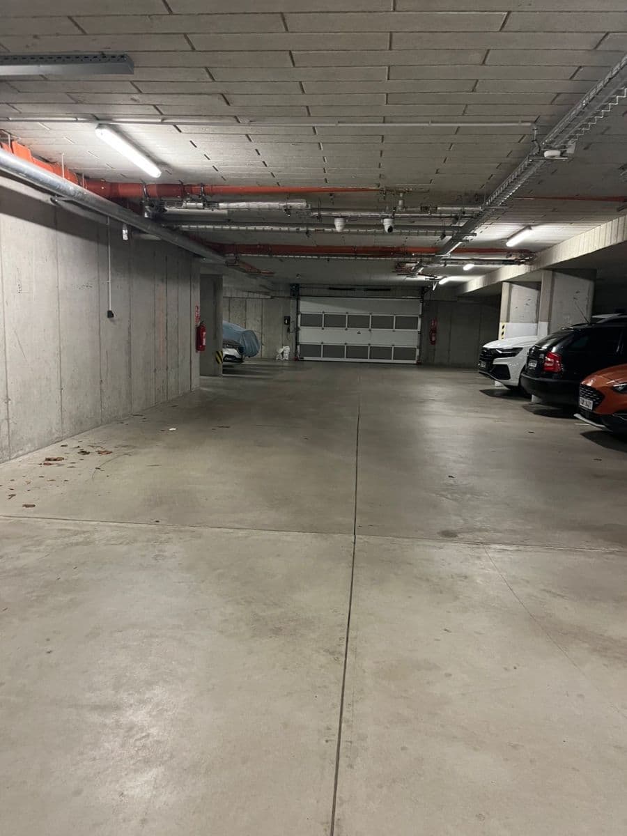 Pronájem garáže 11 m², Čechova, Poděbrady, Středočeský kraj Pronájem garáže 11 m², Čechova, Poděbrady, Středočeský kraj