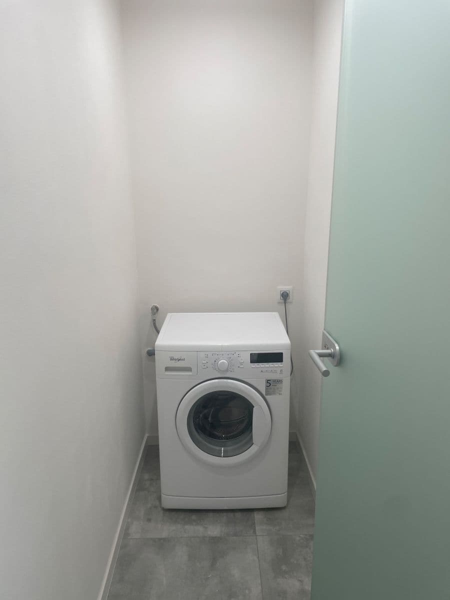 Pronájem bytu 3+1 81 m², Litovická, Hostivice, Středočeský kraj Pronájem bytu 3+1 81 m², Litovická, Hostivice, Středočeský kraj