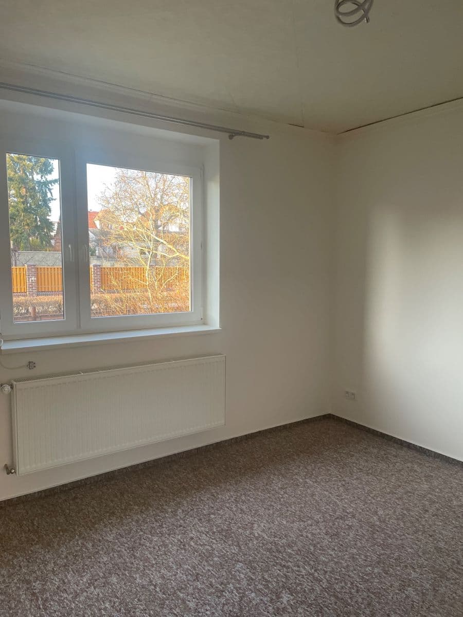 Pronájem bytu 3+1 81 m², Litovická, Hostivice, Středočeský kraj Pronájem bytu 3+1 81 m², Litovická, Hostivice, Středočeský kraj