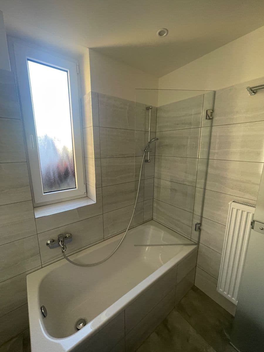 Pronájem bytu 3+1 81 m², Litovická, Hostivice, Středočeský kraj Pronájem bytu 3+1 81 m², Litovická, Hostivice, Středočeský kraj