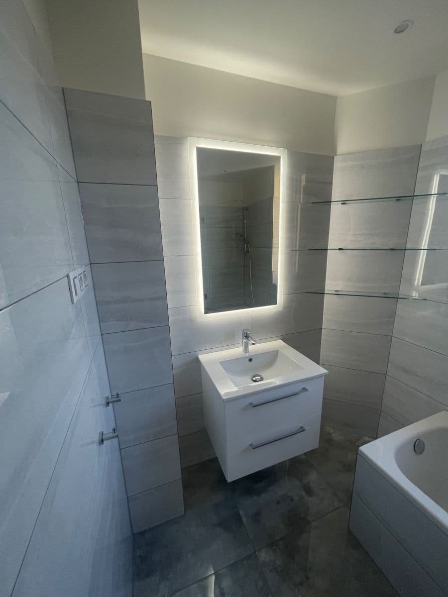 Pronájem bytu 3+1 81 m², Litovická, Hostivice, Středočeský kraj Pronájem bytu 3+1 81 m², Litovická, Hostivice, Středočeský kraj