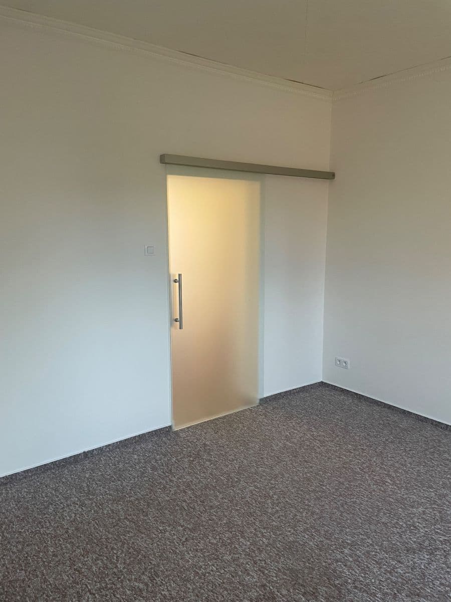 Pronájem bytu 3+1 81 m², Litovická, Hostivice, Středočeský kraj Pronájem bytu 3+1 81 m², Litovická, Hostivice, Středočeský kraj