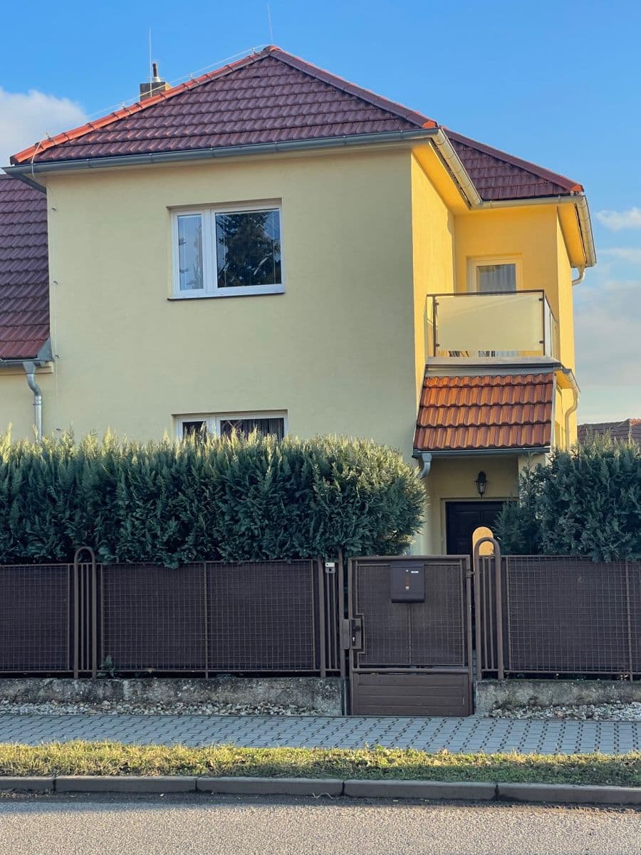 Pronájem bytu 3+1 81 m², Litovická, Hostivice, Středočeský kraj Pronájem bytu 3+1 81 m², Litovická, Hostivice, Středočeský kraj