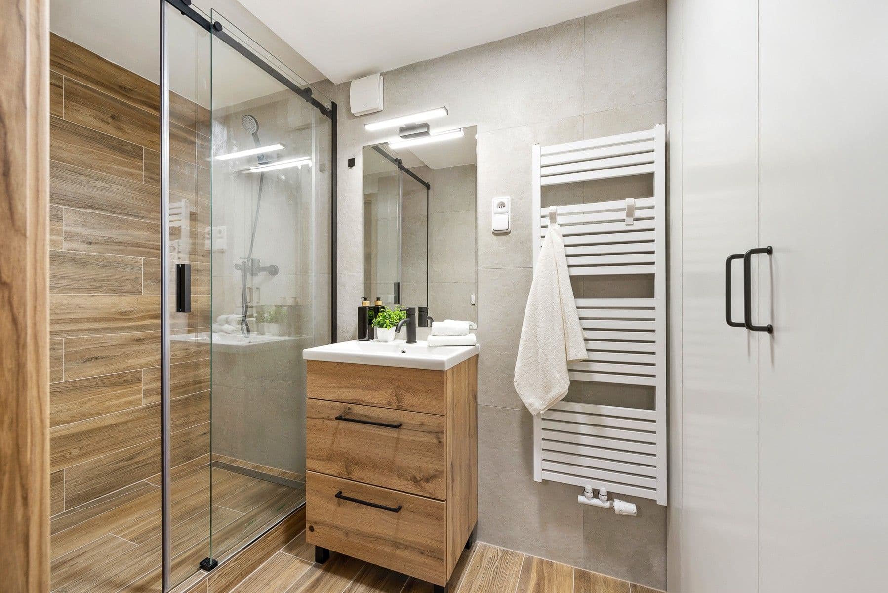 Prodej nebytového prostoru 47 m², Na Hřebenkách, Praha, Praha Prodej nebytového prostoru 47 m², Na Hřebenkách, Praha, Praha