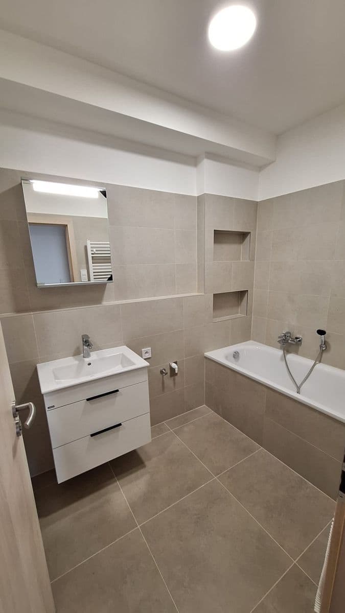 Pronájem bytu 2+kk 60 m², Topolová, Olomouc, Olomoucký kraj Pronájem bytu 2+kk 60 m², Topolová, Olomouc, Olomoucký kraj