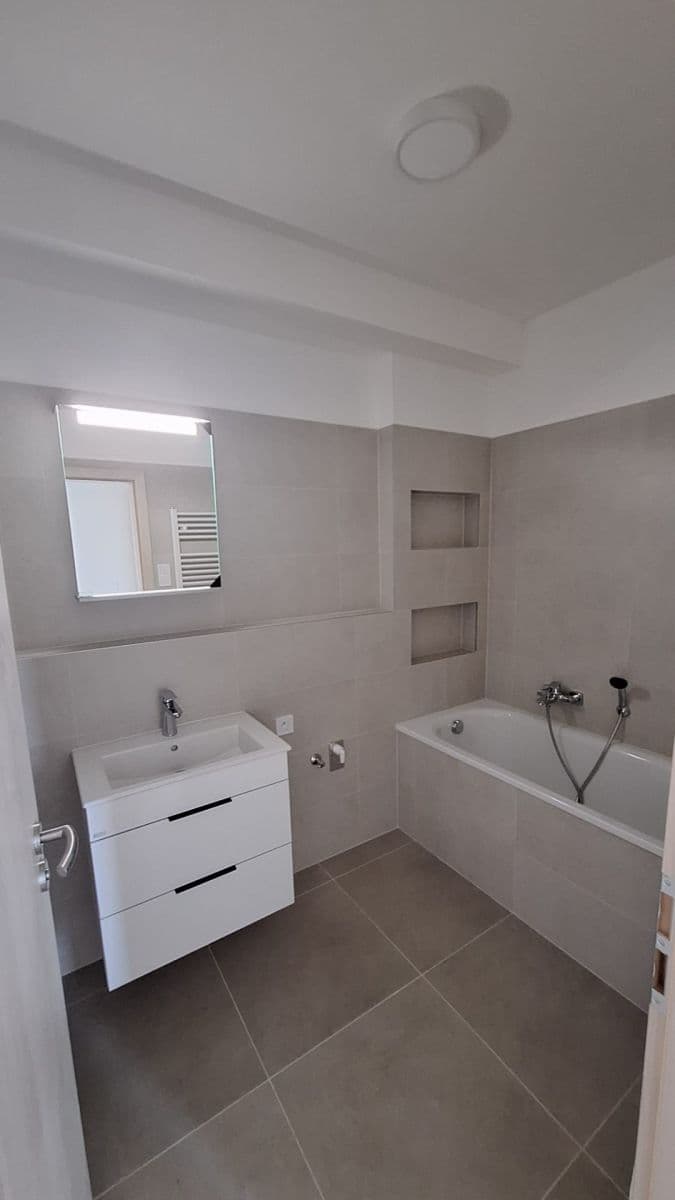 Pronájem bytu 2+kk 60 m², Topolová, Olomouc, Olomoucký kraj Pronájem bytu 2+kk 60 m², Topolová, Olomouc, Olomoucký kraj