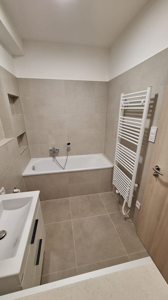 Pronájem bytu 2+kk 60 m², Topolová, Olomouc, Olomoucký kraj Pronájem bytu 2+kk 60 m², Topolová, Olomouc, Olomoucký kraj