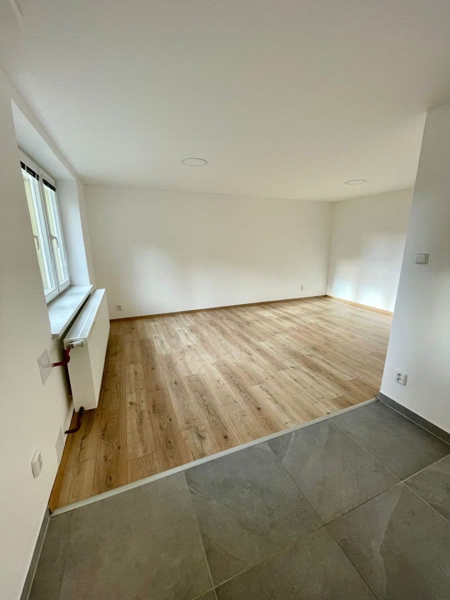 Pronájem bytu 1+kk 30 m², náměstí Svaté Hedviky, Opava, Moravskoslezský kraj Pronájem bytu 1+kk 30 m², náměstí Svaté Hedviky, Opava, Moravskoslezský kraj