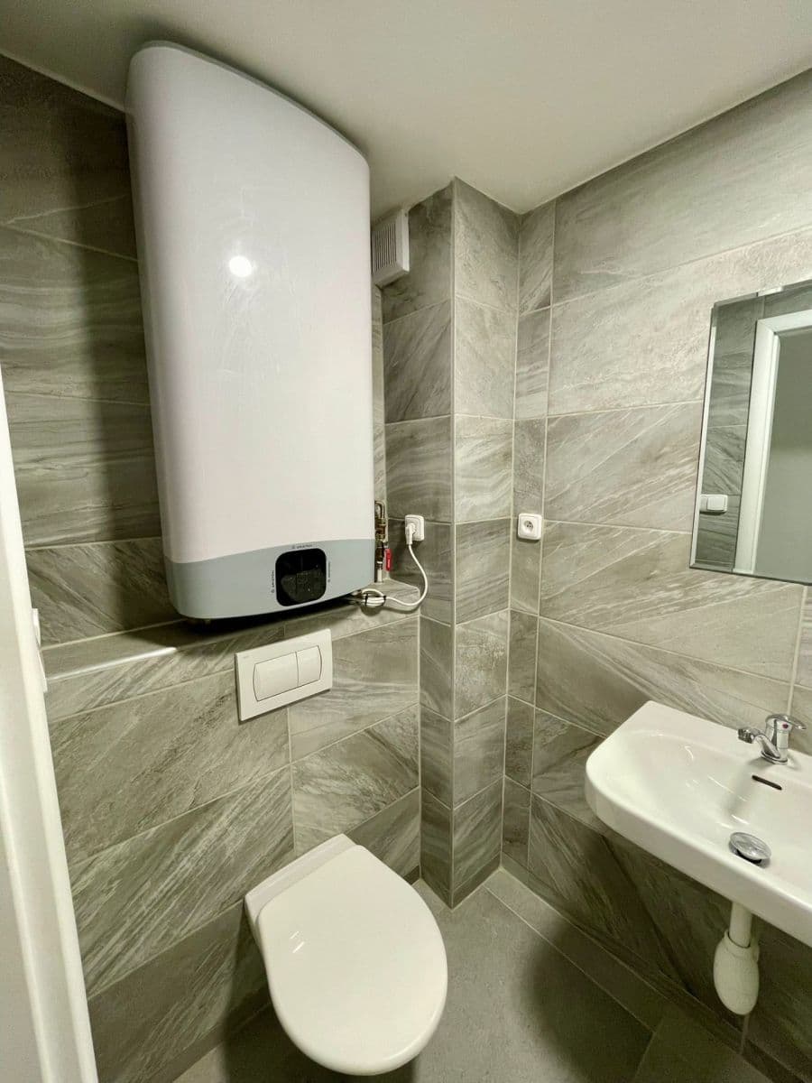 Pronájem bytu 1+kk 30 m², náměstí Svaté Hedviky, Opava, Moravskoslezský kraj Pronájem bytu 1+kk 30 m², náměstí Svaté Hedviky, Opava, Moravskoslezský kraj