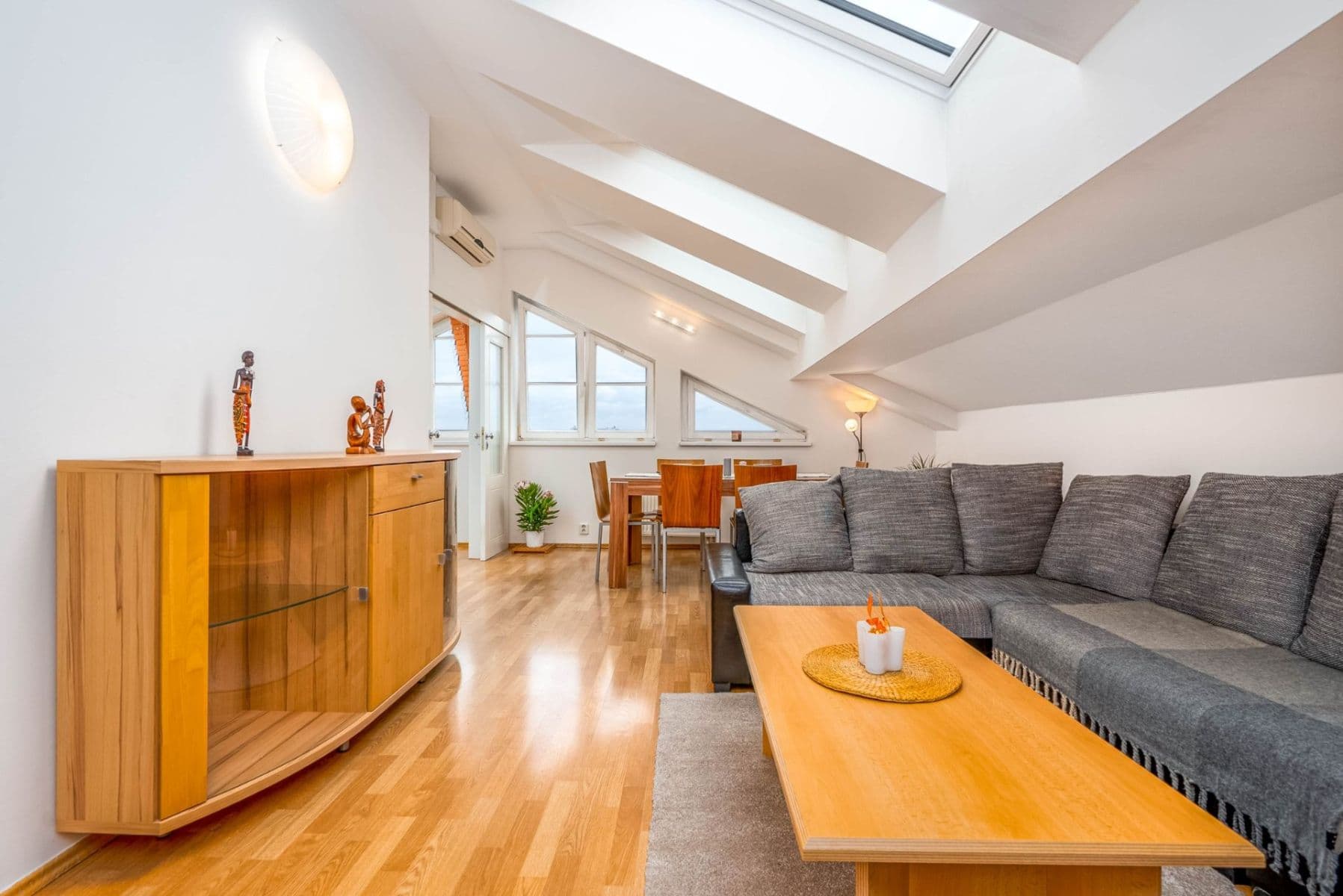 Prodej bytu 2+1 75 m², Lipnická, Praha, Praha Prodej bytu 2+1 75 m², Lipnická, Praha, Praha