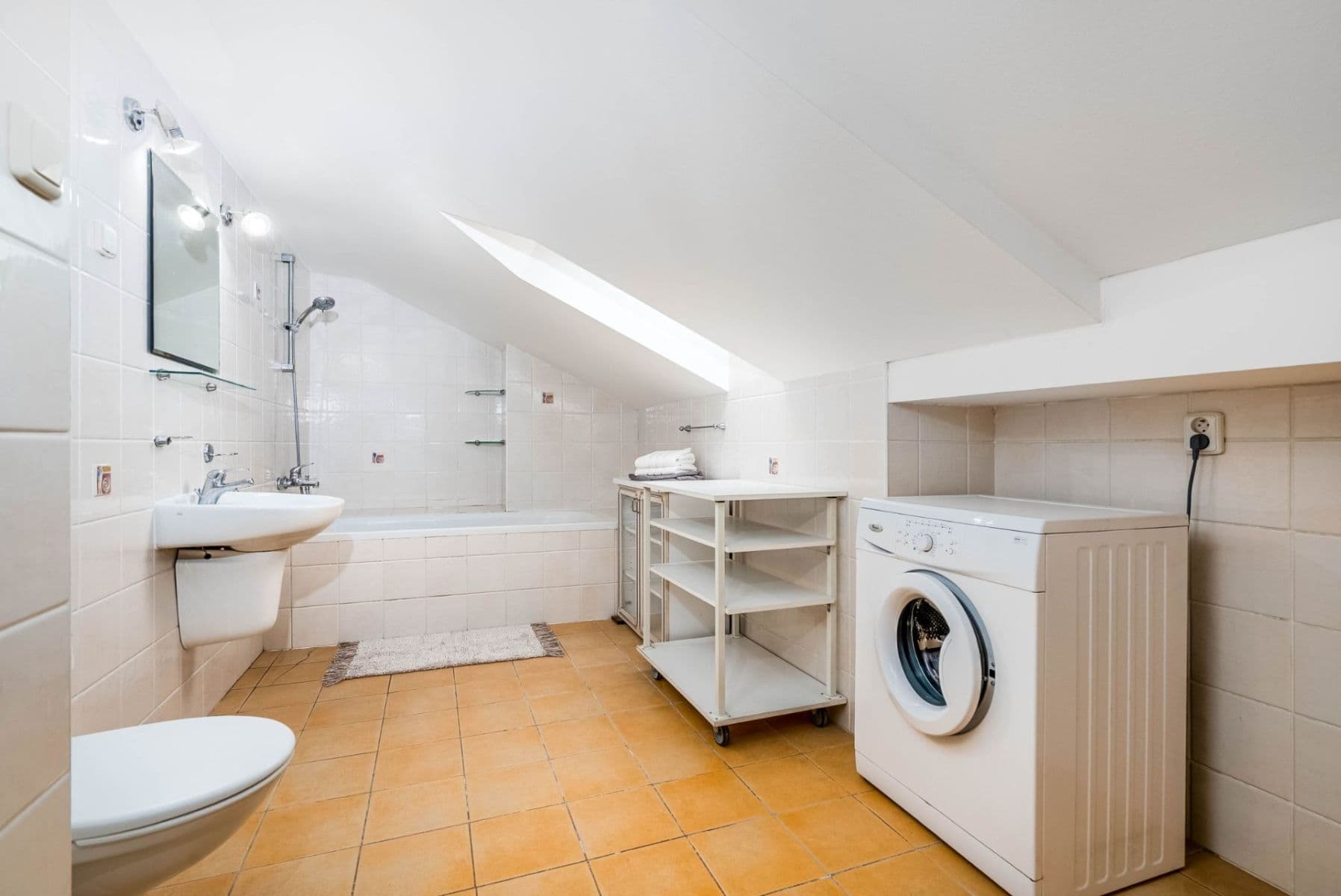 Prodej bytu 2+1 75 m², Lipnická, Praha, Praha Prodej bytu 2+1 75 m², Lipnická, Praha, Praha