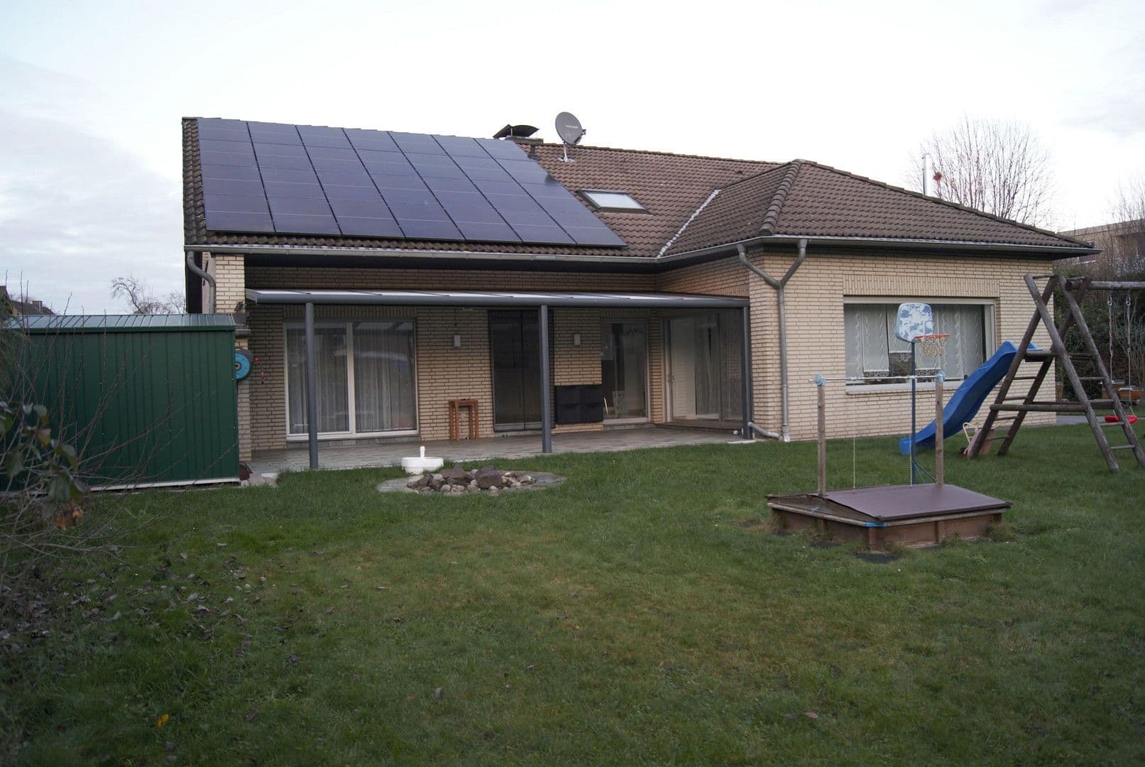 Prodej domu 241 m², pozemek 1.448 m², Grevenbroich, Severní Porýní-Vestfálsko Prodej domu 241 m², pozemek 1.448 m², Grevenbroich, Severní Porýní-Vestfálsko