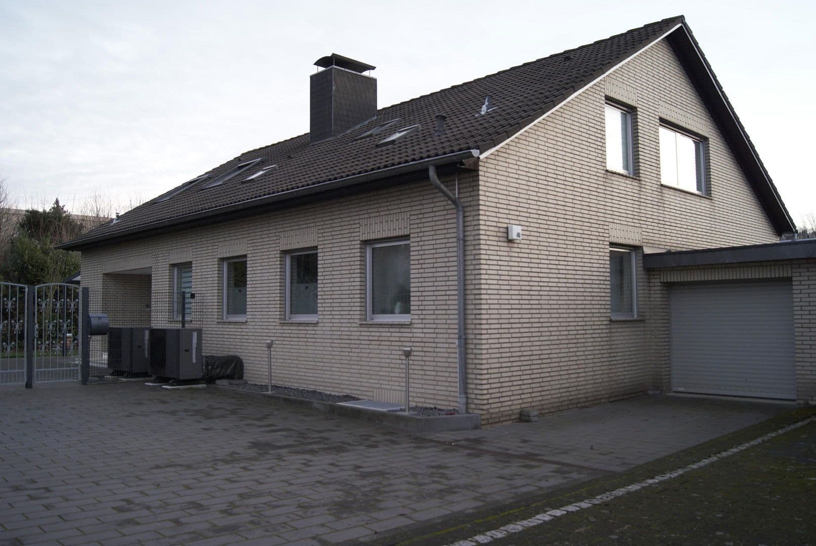 Prodej domu 241 m², pozemek 1.448 m², Grevenbroich, Severní Porýní-Vestfálsko Prodej domu 241 m², pozemek 1.448 m², Grevenbroich, Severní Porýní-Vestfálsko