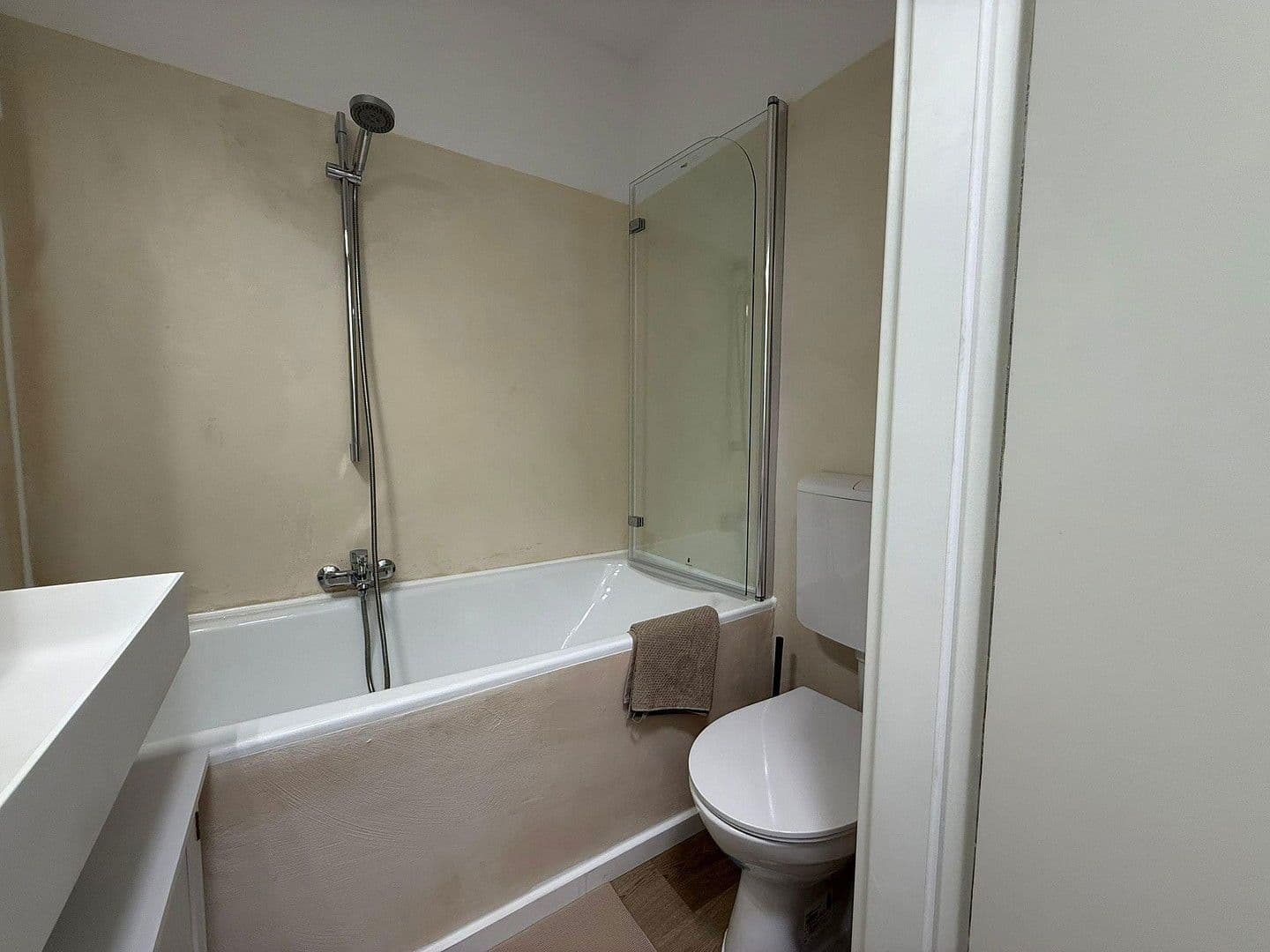 Pronájem bytu 1+1 26 m², Würzburgerring 33, Erlangen, Bavorsko Pronájem bytu 1+1 26 m², Würzburgerring 33, Erlangen, Bavorsko