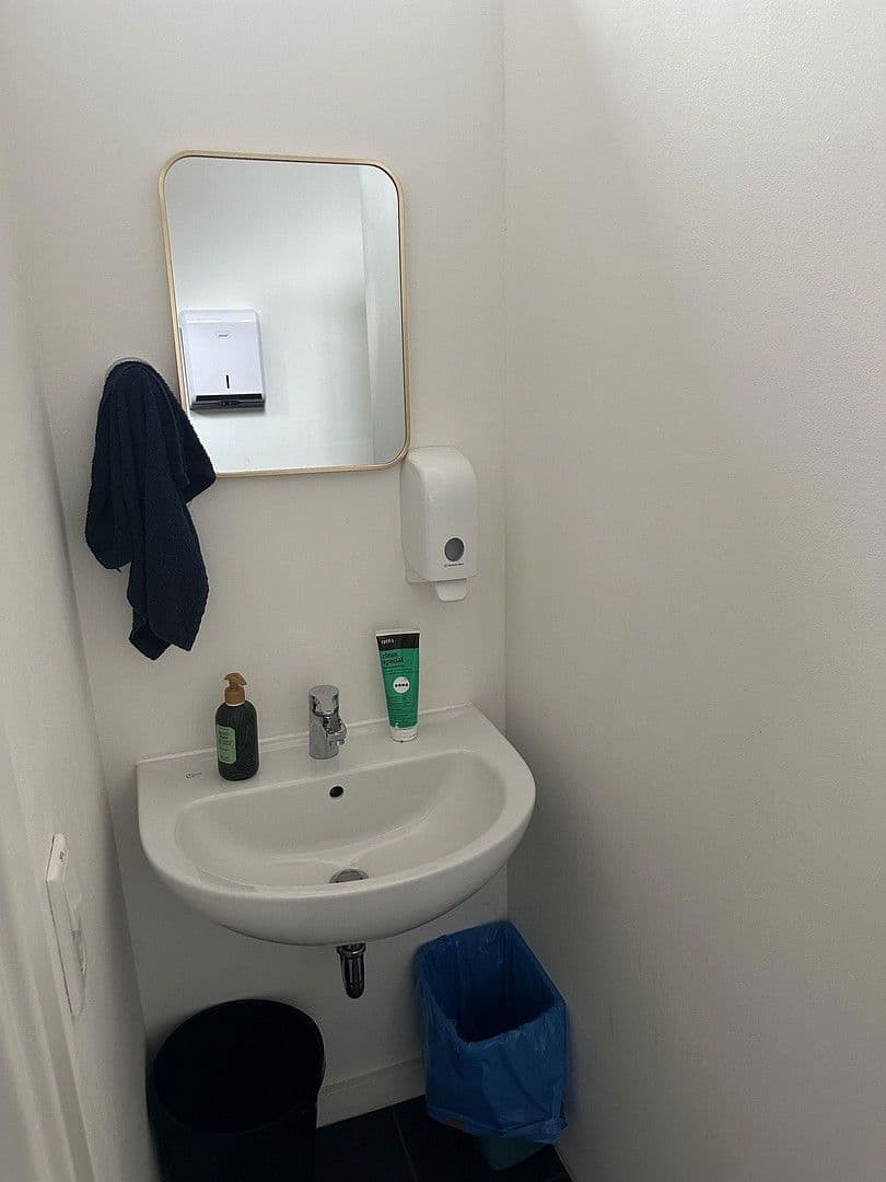 Pronájem nebytového prostoru 323 m², Wiescherstrasse 11b, Wuppertal, Severní Porýní-Vestfálsko Pronájem nebytového prostoru 323 m², Wiescherstrasse 11b, Wuppertal, Severní Porýní-Vestfálsko