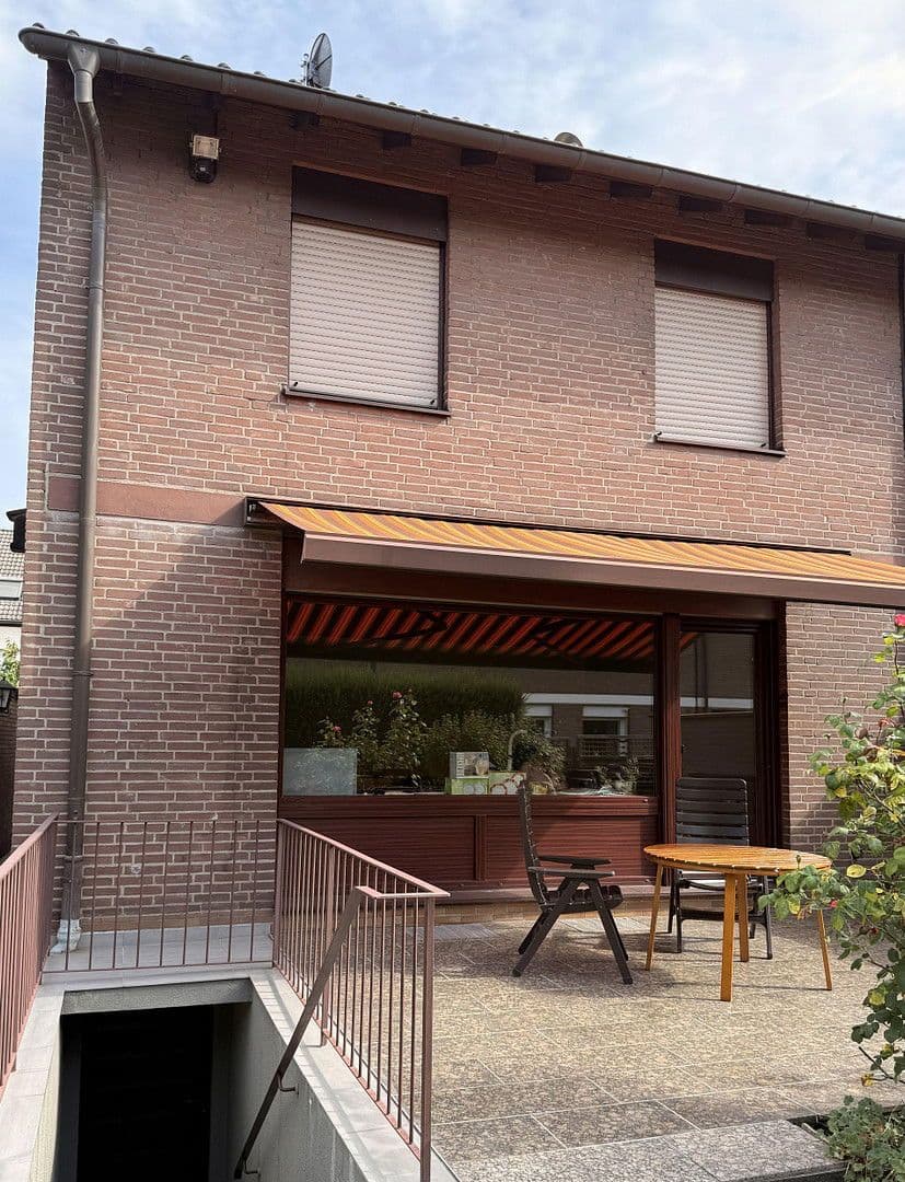 Prodej domu 145 m², pozemek 280 m², Essen, Severní Porýní-Vestfálsko Prodej domu 145 m², pozemek 280 m², Essen, Severní Porýní-Vestfálsko