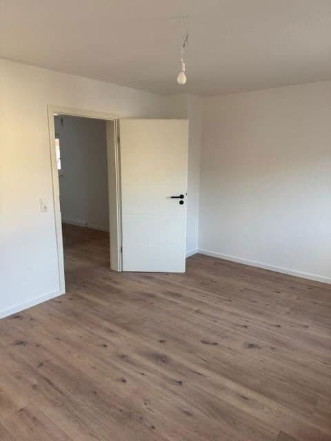 Prodej domu 120 m², pozemek 250 m², Lehrgasse 6, Herxheim bei Landau/Pfalz, Porýní-Falc Prodej domu 120 m², pozemek 250 m², Lehrgasse 6, Herxheim bei Landau/Pfalz, Porýní-Falc