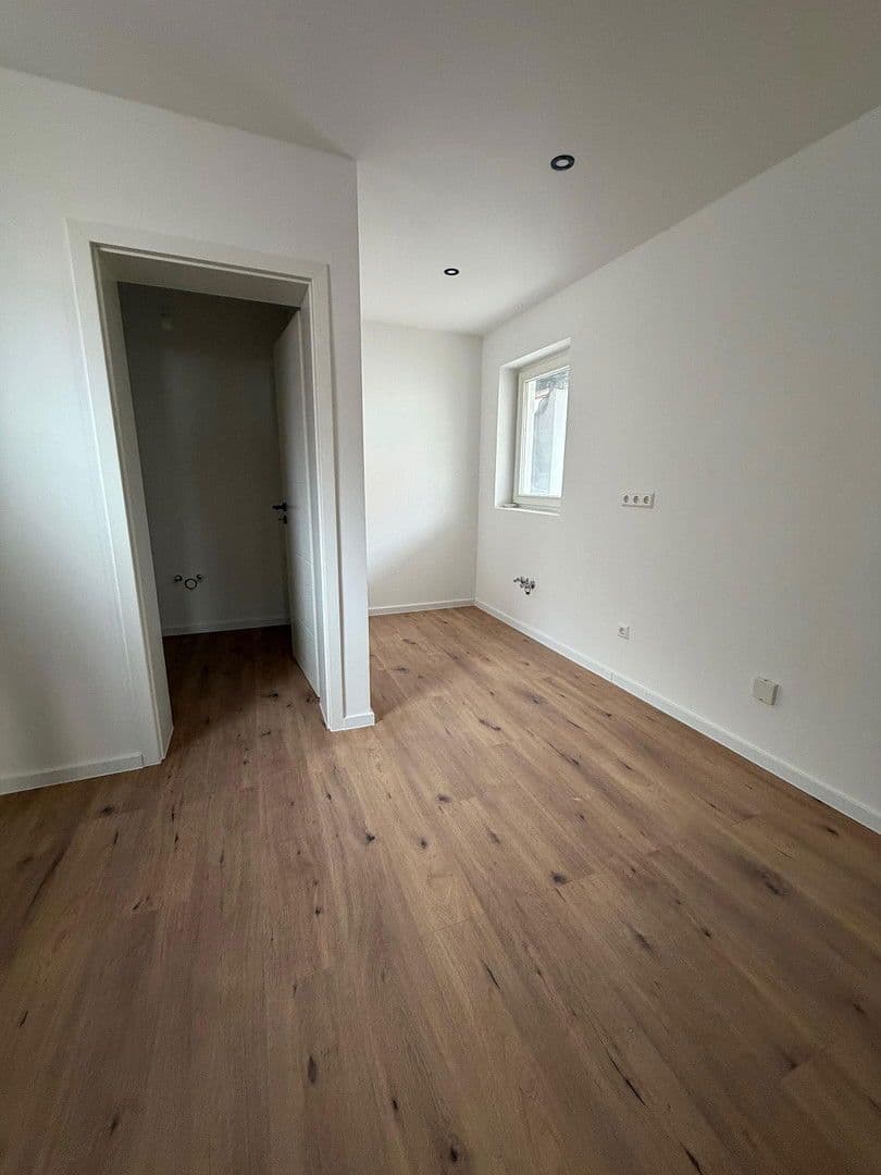 Prodej domu 120 m², pozemek 250 m², Lehrgasse 6, Herxheim bei Landau/Pfalz, Porýní-Falc Prodej domu 120 m², pozemek 250 m², Lehrgasse 6, Herxheim bei Landau/Pfalz, Porýní-Falc