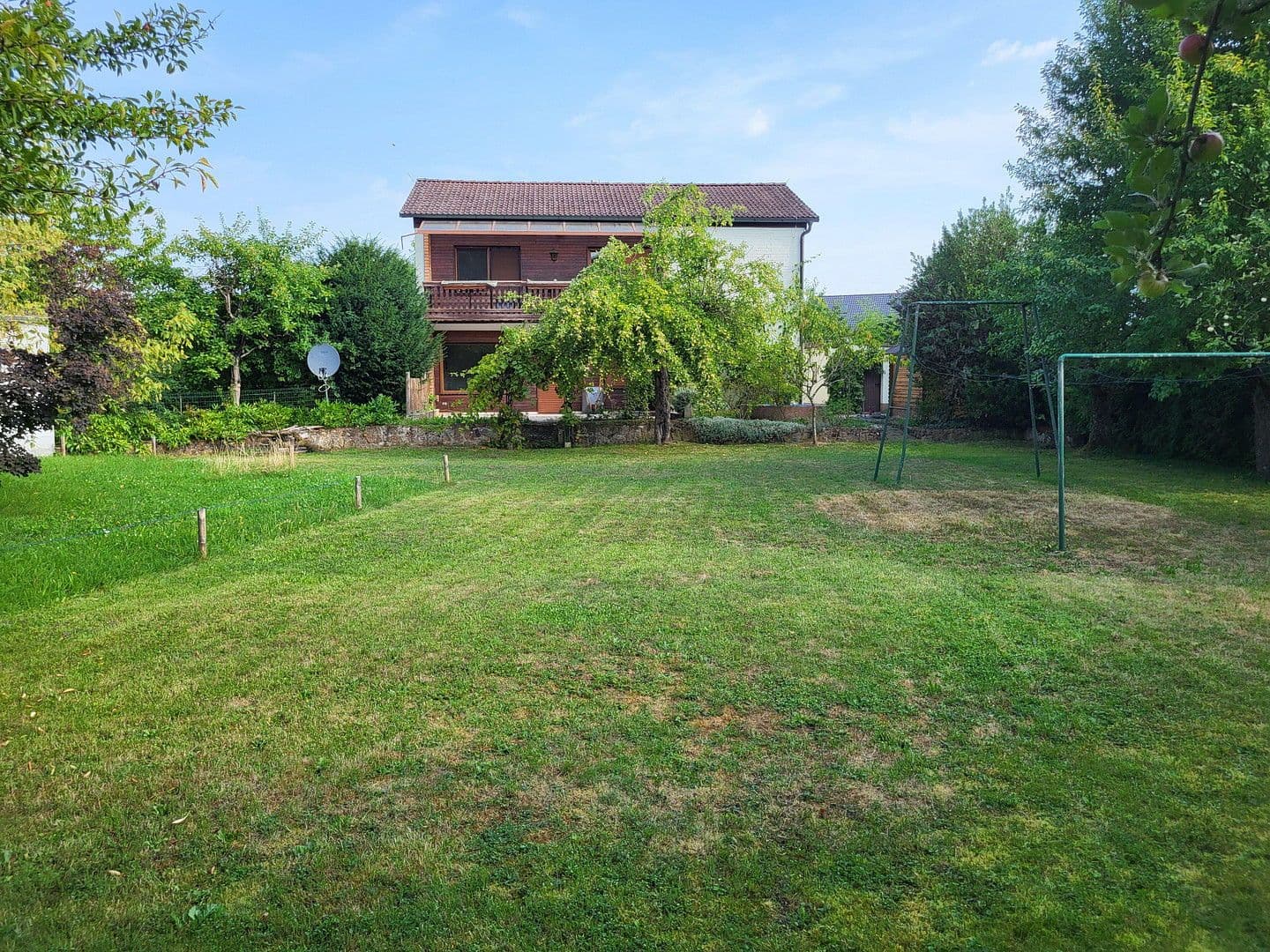 Prodej pozemku 1.315 m², Schloßweg 27, Marloffstein, Bavorsko Prodej pozemku 1.315 m², Schloßweg 27, Marloffstein, Bavorsko