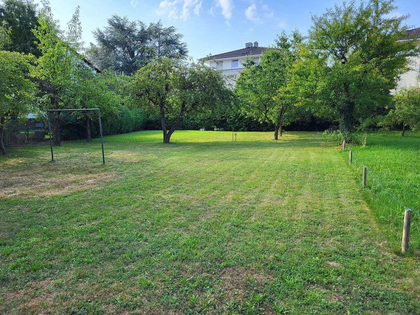Prodej pozemku 1.315 m², Schloßweg 27, Marloffstein, Bavorsko Prodej pozemku 1.315 m², Schloßweg 27, Marloffstein, Bavorsko