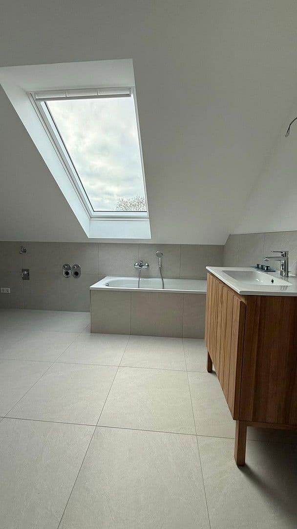 Pronájem bytu 3+1 83 m², Nieder-Olm, Porýní-Falc Pronájem bytu 3+1 83 m², Nieder-Olm, Porýní-Falc