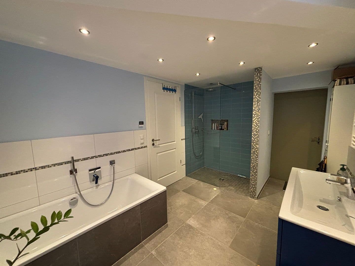 Prodej domu 269 m², pozemek 422 m², Berlin, Berlín Prodej domu 269 m², pozemek 422 m², Berlin, Berlín