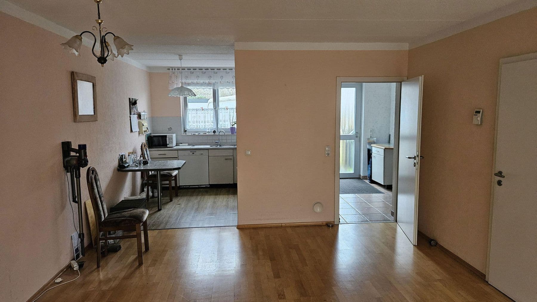 Prodej domu 109 m², pozemek 177 m², Helene-Weber-Str.82, Bonn, Severní Porýní-Vestfálsko Prodej domu 109 m², pozemek 177 m², Helene-Weber-Str.82, Bonn, Severní Porýní-Vestfálsko