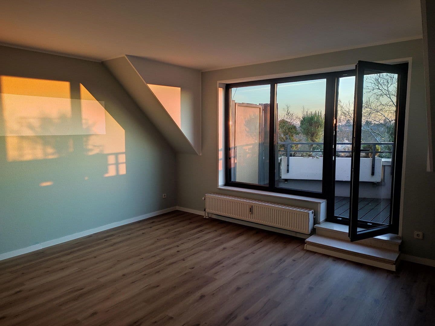 Pronájem bytu 2+1 80 m², Deutzer Straße 68, Neuss, Severní Porýní-Vestfálsko Pronájem bytu 2+1 80 m², Deutzer Straße 68, Neuss, Severní Porýní-Vestfálsko