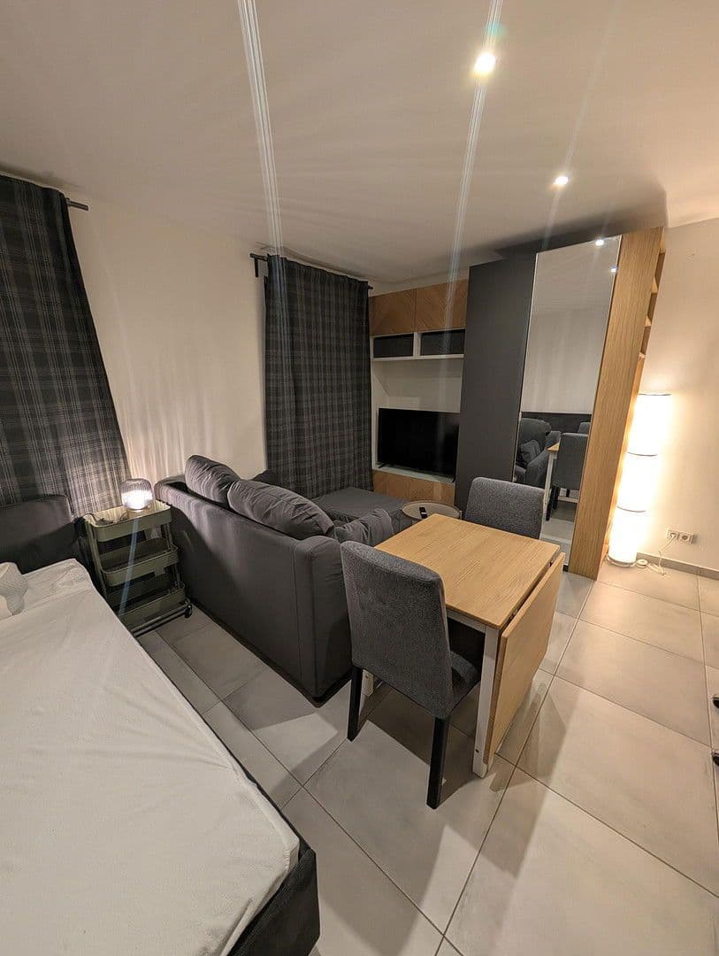 Pronájem bytu 1+1 23 m², Düsseldorf, Severní Porýní-Vestfálsko Pronájem bytu 1+1 23 m², Düsseldorf, Severní Porýní-Vestfálsko