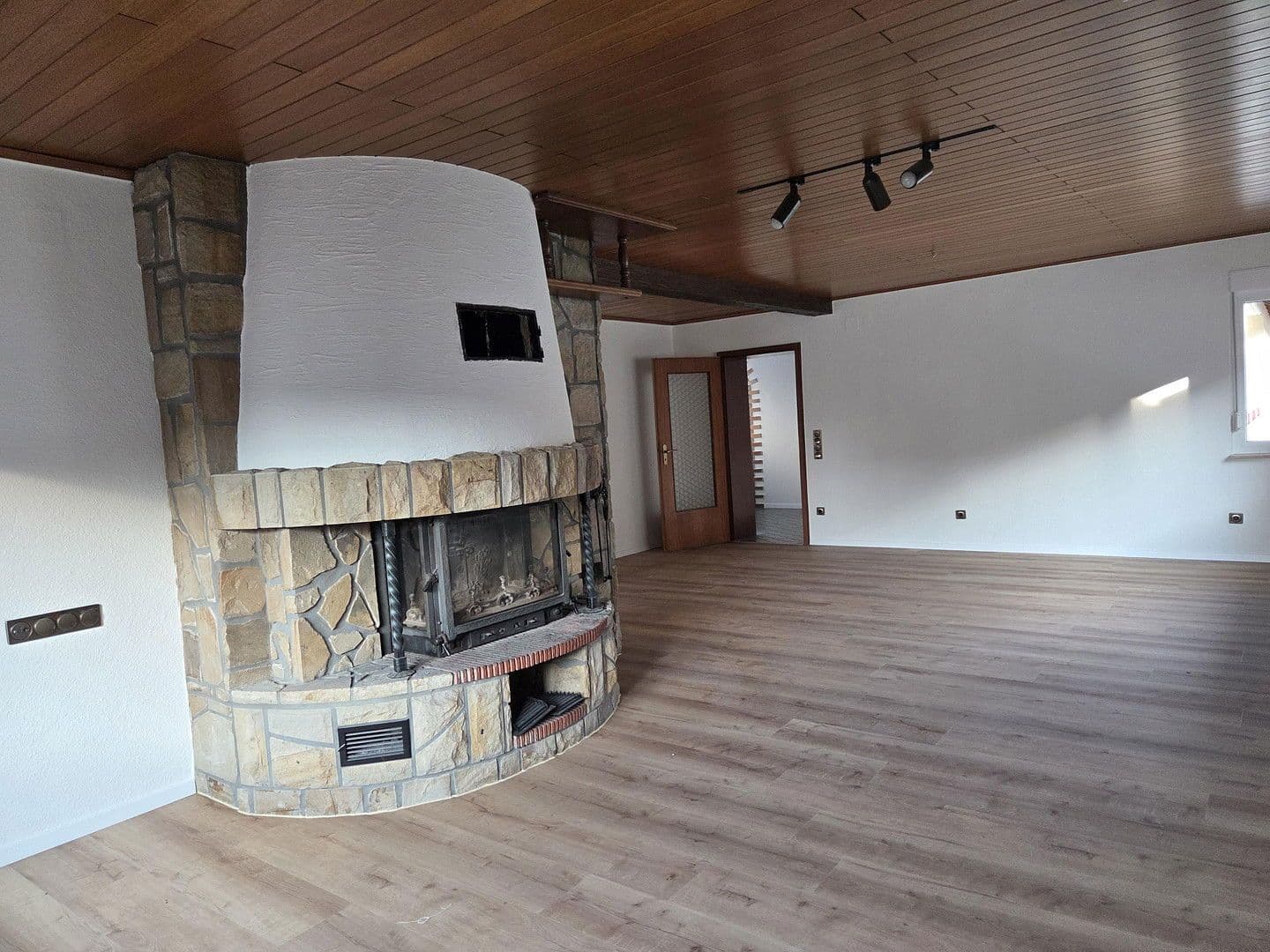 Pronájem bytu 4+1 125 m², Römerberg, Porýní-Falc Pronájem bytu 4+1 125 m², Römerberg, Porýní-Falc