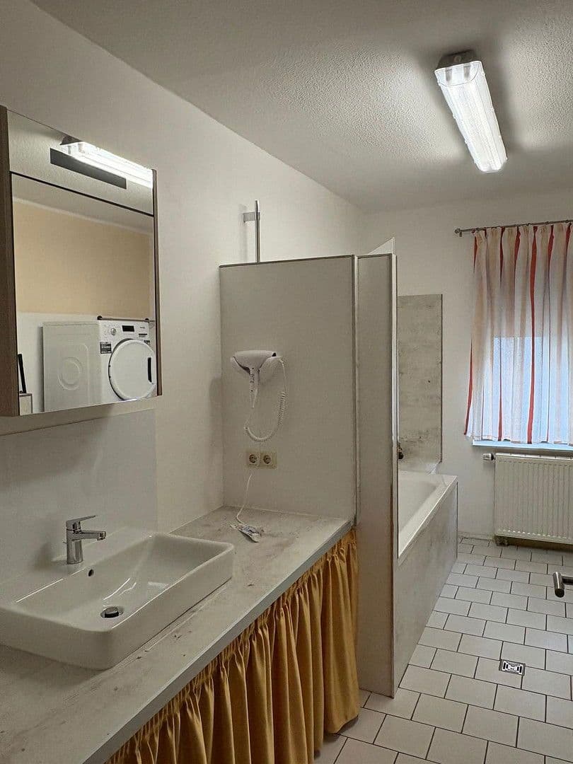 Prodej domu 1.040 m², pozemek 1.400 m², Hauptstraße 50, Bad Langensalza, Durynsko Prodej domu 1.040 m², pozemek 1.400 m², Hauptstraße 50, Bad Langensalza, Durynsko