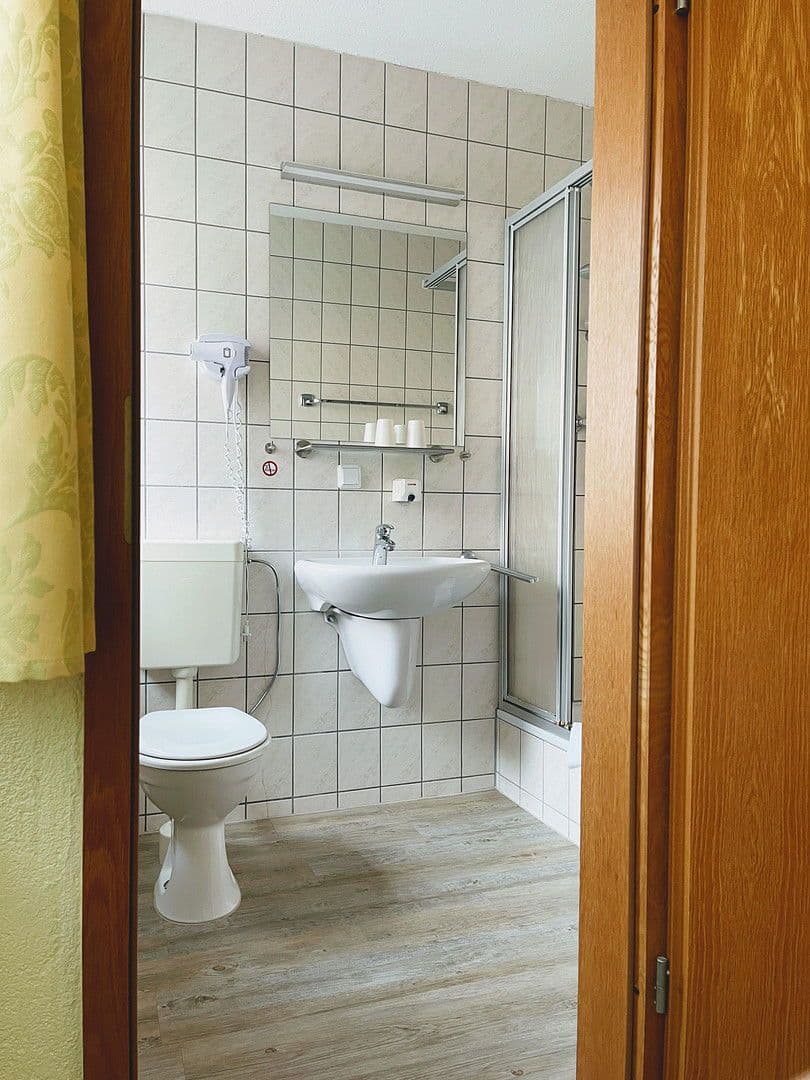 Prodej domu 1.040 m², pozemek 1.400 m², Hauptstraße 50, Bad Langensalza, Durynsko Prodej domu 1.040 m², pozemek 1.400 m², Hauptstraße 50, Bad Langensalza, Durynsko