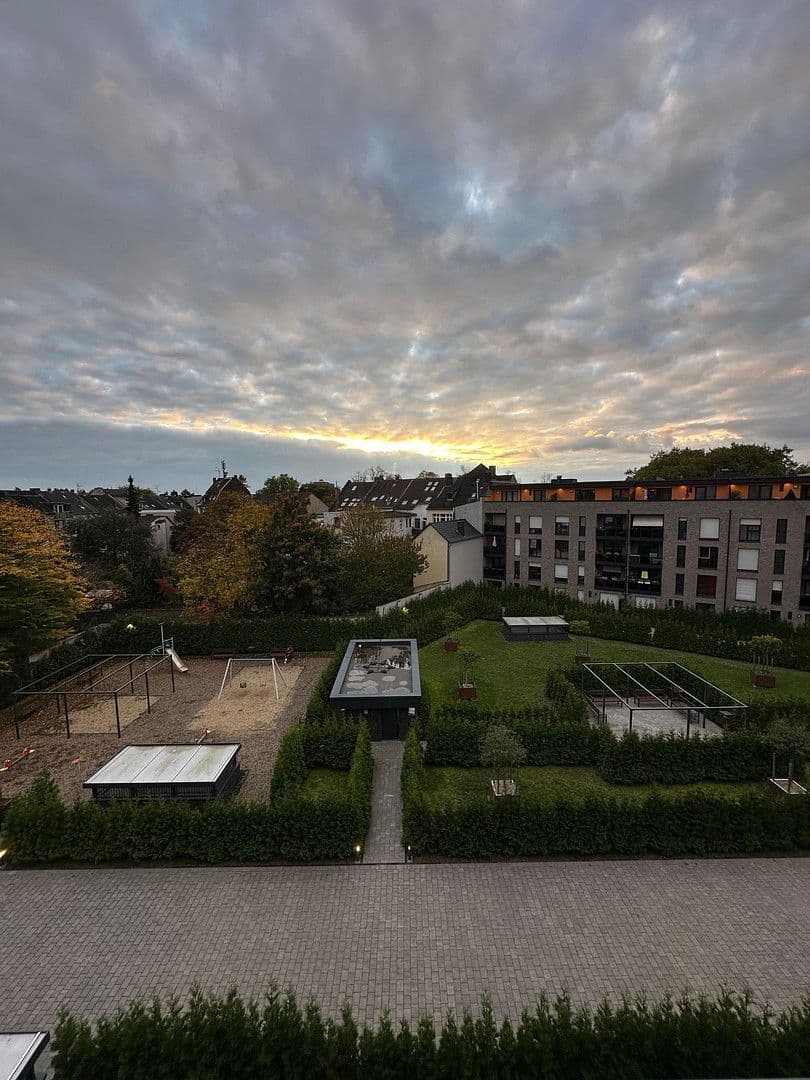 Pronájem bytu 4+1 132 m², Prinz-Ferdiand-Str. 144, Krefeld, Severní Porýní-Vestfálsko Pronájem bytu 4+1 132 m², Prinz-Ferdiand-Str. 144, Krefeld, Severní Porýní-Vestfálsko