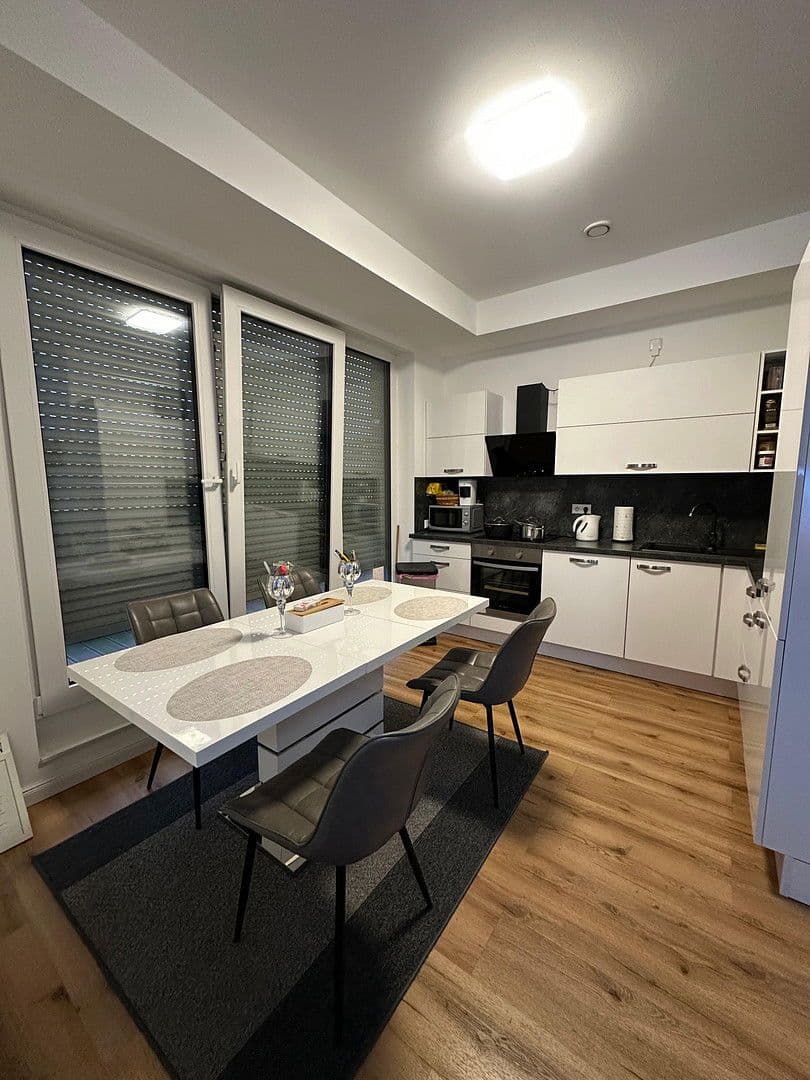 Pronájem bytu 4+1 132 m², Prinz-Ferdiand-Str. 144, Krefeld, Severní Porýní-Vestfálsko Pronájem bytu 4+1 132 m², Prinz-Ferdiand-Str. 144, Krefeld, Severní Porýní-Vestfálsko