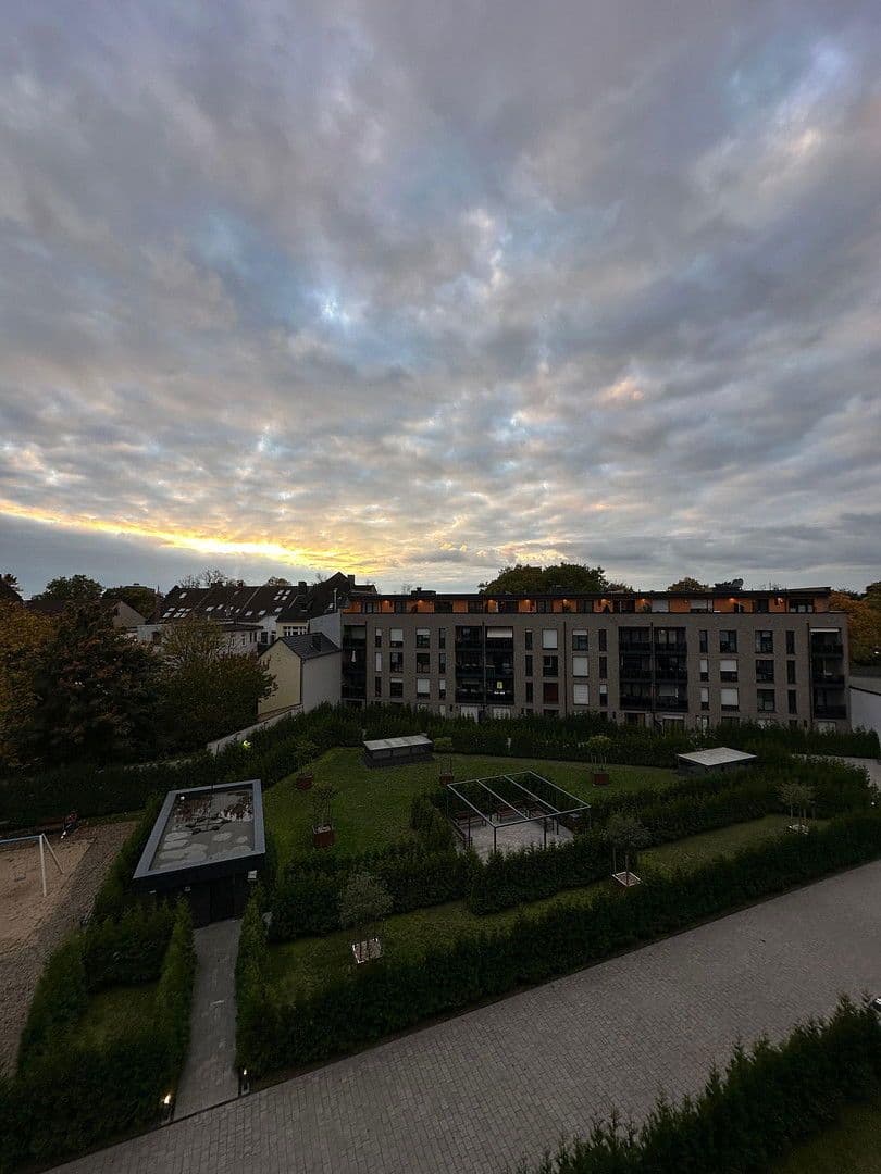 Pronájem bytu 4+1 132 m², Prinz-Ferdiand-Str. 144, Krefeld, Severní Porýní-Vestfálsko Pronájem bytu 4+1 132 m², Prinz-Ferdiand-Str. 144, Krefeld, Severní Porýní-Vestfálsko