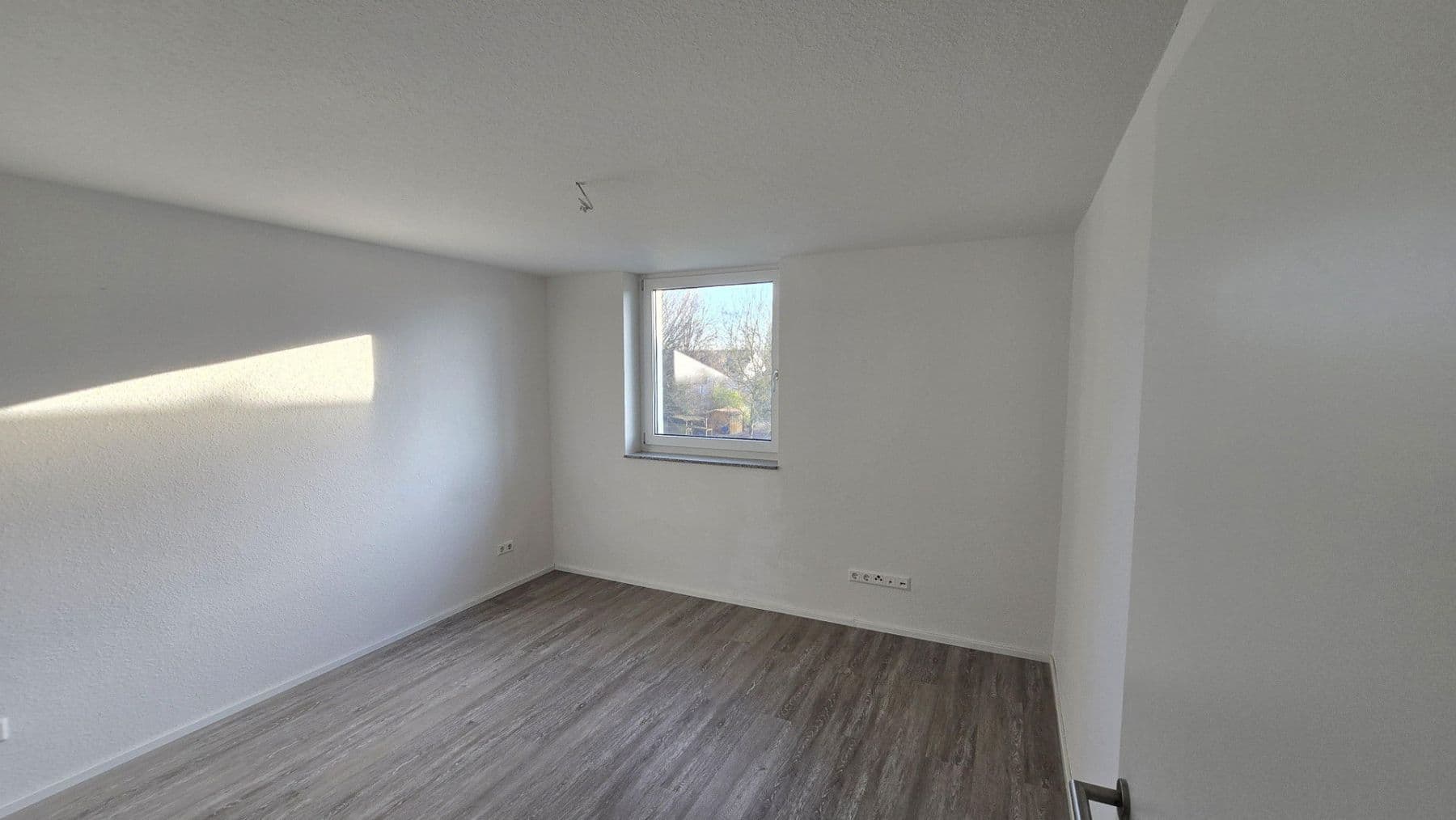 Pronájem bytu 4+1 68 m², Gemmingen, Bádensko-Württembersko Pronájem bytu 4+1 68 m², Gemmingen, Bádensko-Württembersko