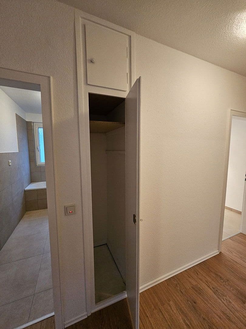 Pronájem bytu 3+1 78 m², Wiesbaden, Hessen Pronájem bytu 3+1 78 m², Wiesbaden, Hessen