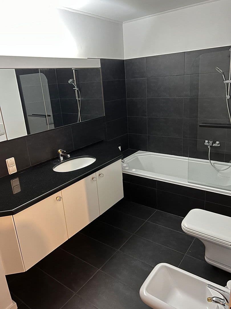 Pronájem bytu 3+1 114 m², Bremen, Bremen Pronájem bytu 3+1 114 m², Bremen, Bremen