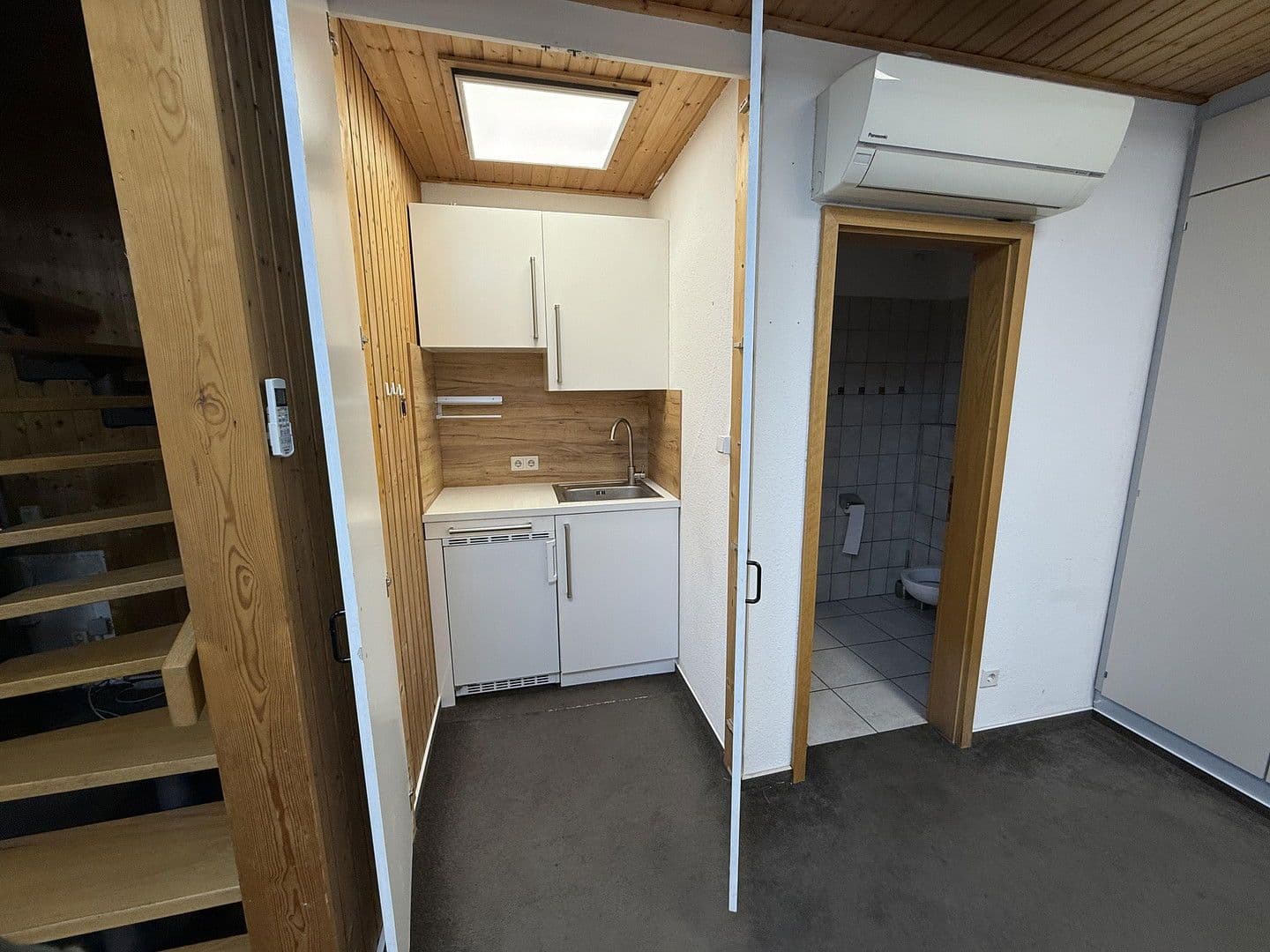 Pronájem kanceláře 90 m², Duisburg, Severní Porýní-Vestfálsko Pronájem kanceláře 90 m², Duisburg, Severní Porýní-Vestfálsko